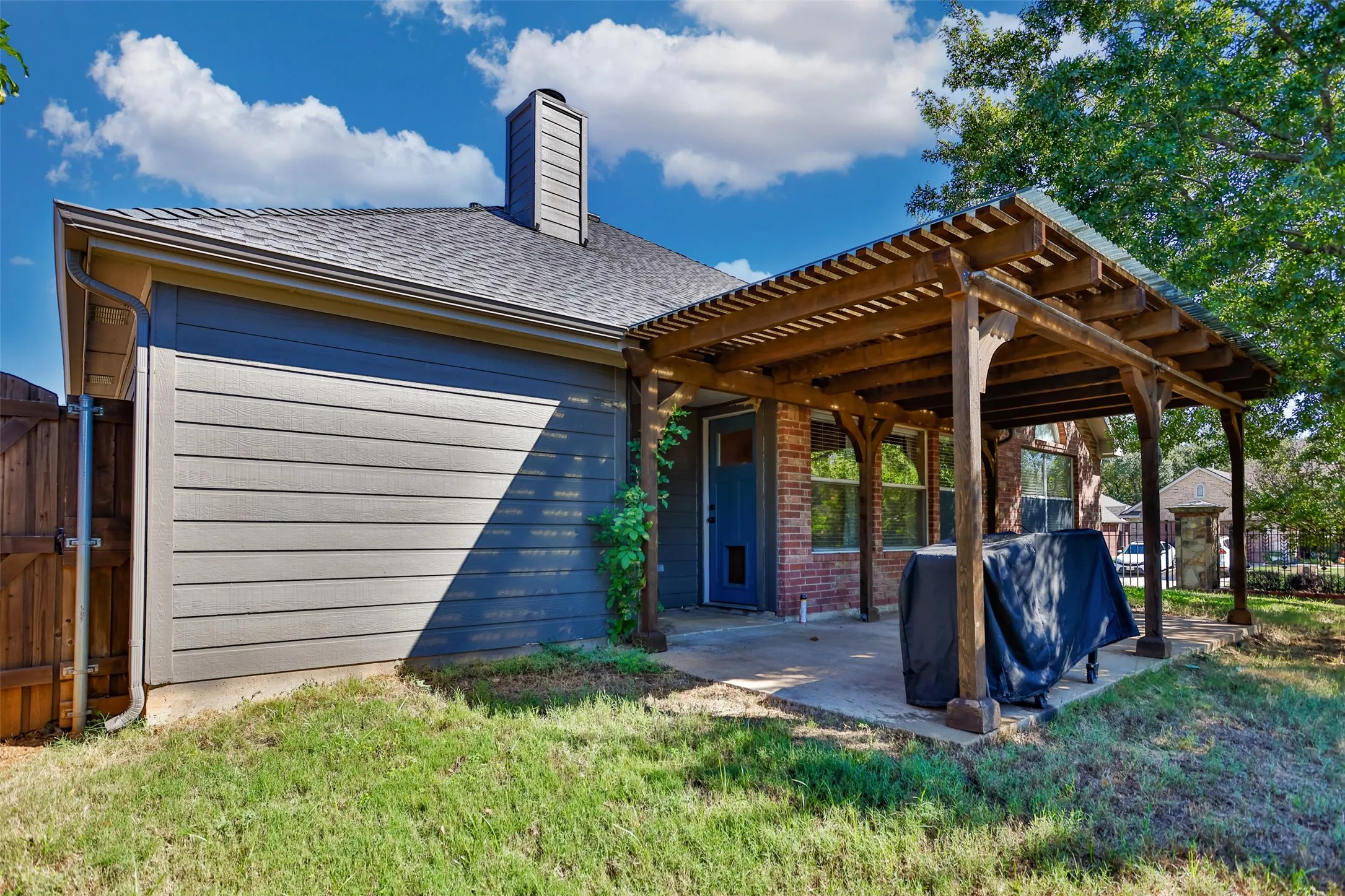 Single Family Residence For Sale in Denton County , 1812 Copper Leaf Drive, Corinth, Texas 76210, 3 Bedroom, 2 Bathroom, 2 Garage spaces, 1,984 Sqft, built in 2001, mls#21406785, Real Estate Agent in Corinth, Homes For Sale in Denton county, Homes For Sale in Corinth, Realtor in Corinth Texas, Real Estate Brokerage Independent Realty Texas, Luminita Cordes Realtor