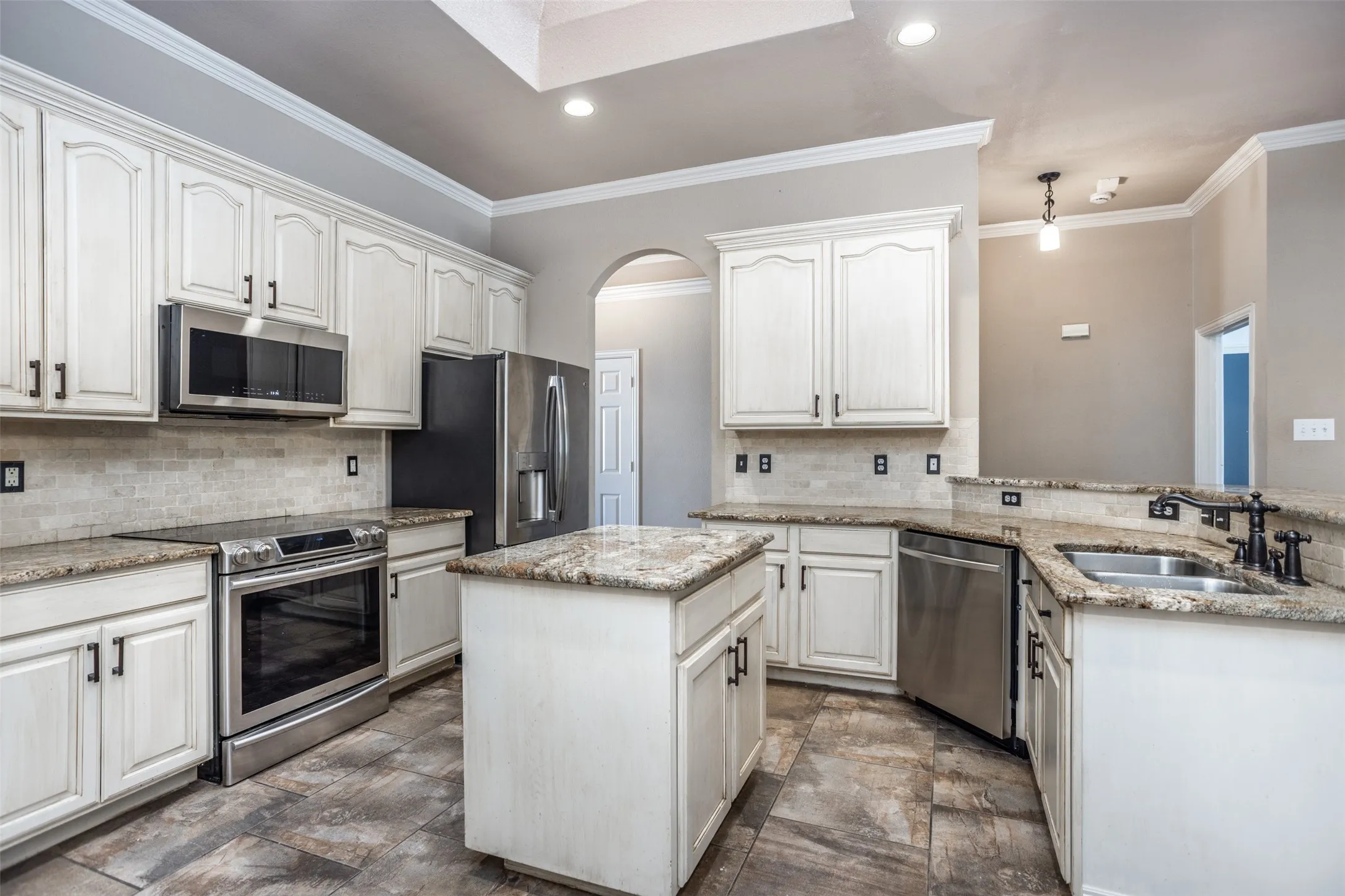 Single Family Residence For Sale in Denton County , 1812 Copper Leaf Drive, Corinth, Texas 76210, 3 Bedroom, 2 Bathroom, 2 Garage spaces, 1,984 Sqft, built in 2001, mls#21406785, Real Estate Agent in Corinth, Homes For Sale in Denton county, Homes For Sale in Corinth, Realtor in Corinth Texas, Real Estate Brokerage Independent Realty Texas, Luminita Cordes Realtor