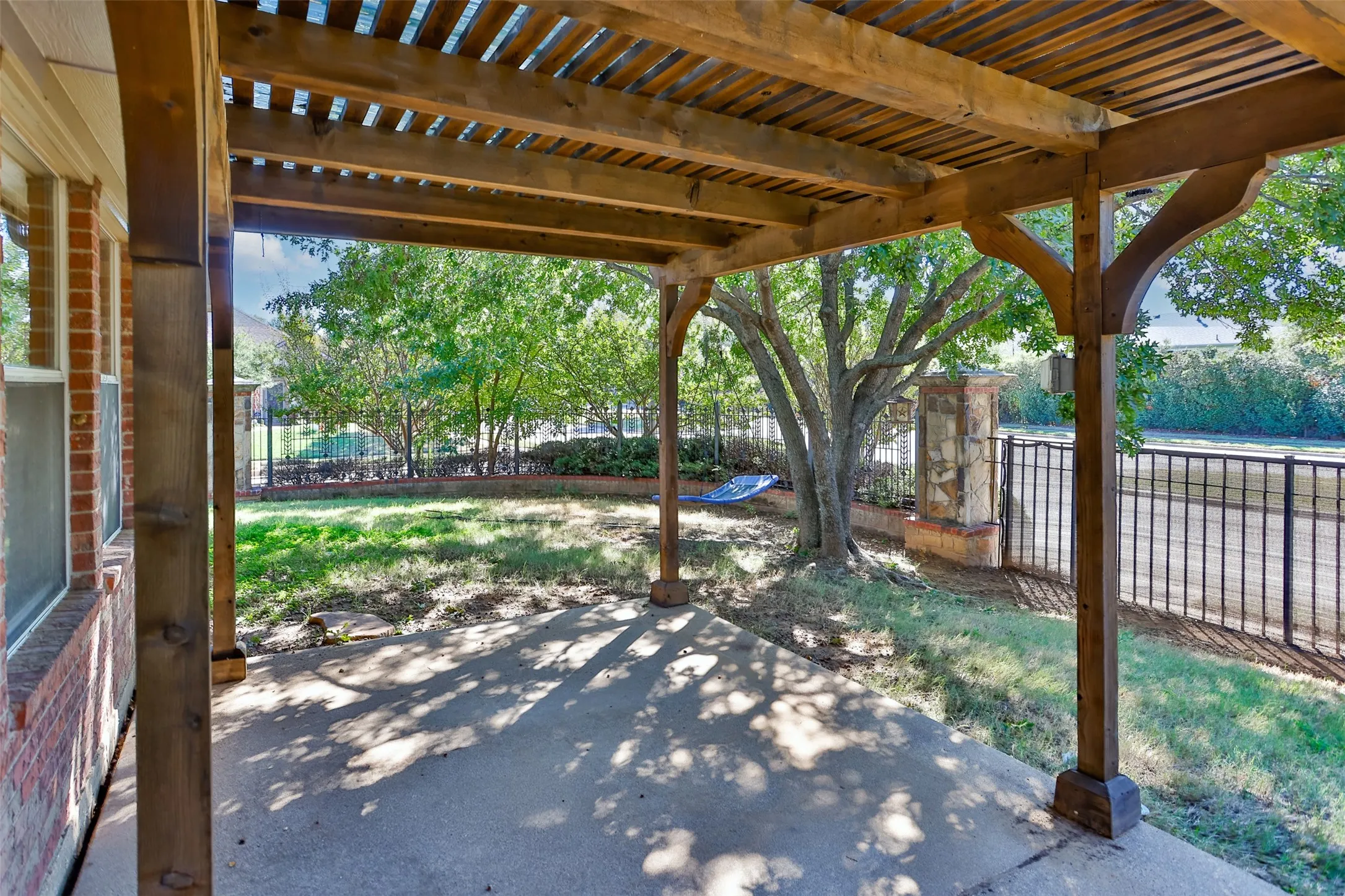 Single Family Residence For Sale in Denton County , 1812 Copper Leaf Drive, Corinth, Texas 76210, 3 Bedroom, 2 Bathroom, 2 Garage spaces, 1,984 Sqft, built in 2001, mls#21406785, Real Estate Agent in Corinth, Homes For Sale in Denton county, Homes For Sale in Corinth, Realtor in Corinth Texas, Real Estate Brokerage Independent Realty Texas, Luminita Cordes Realtor