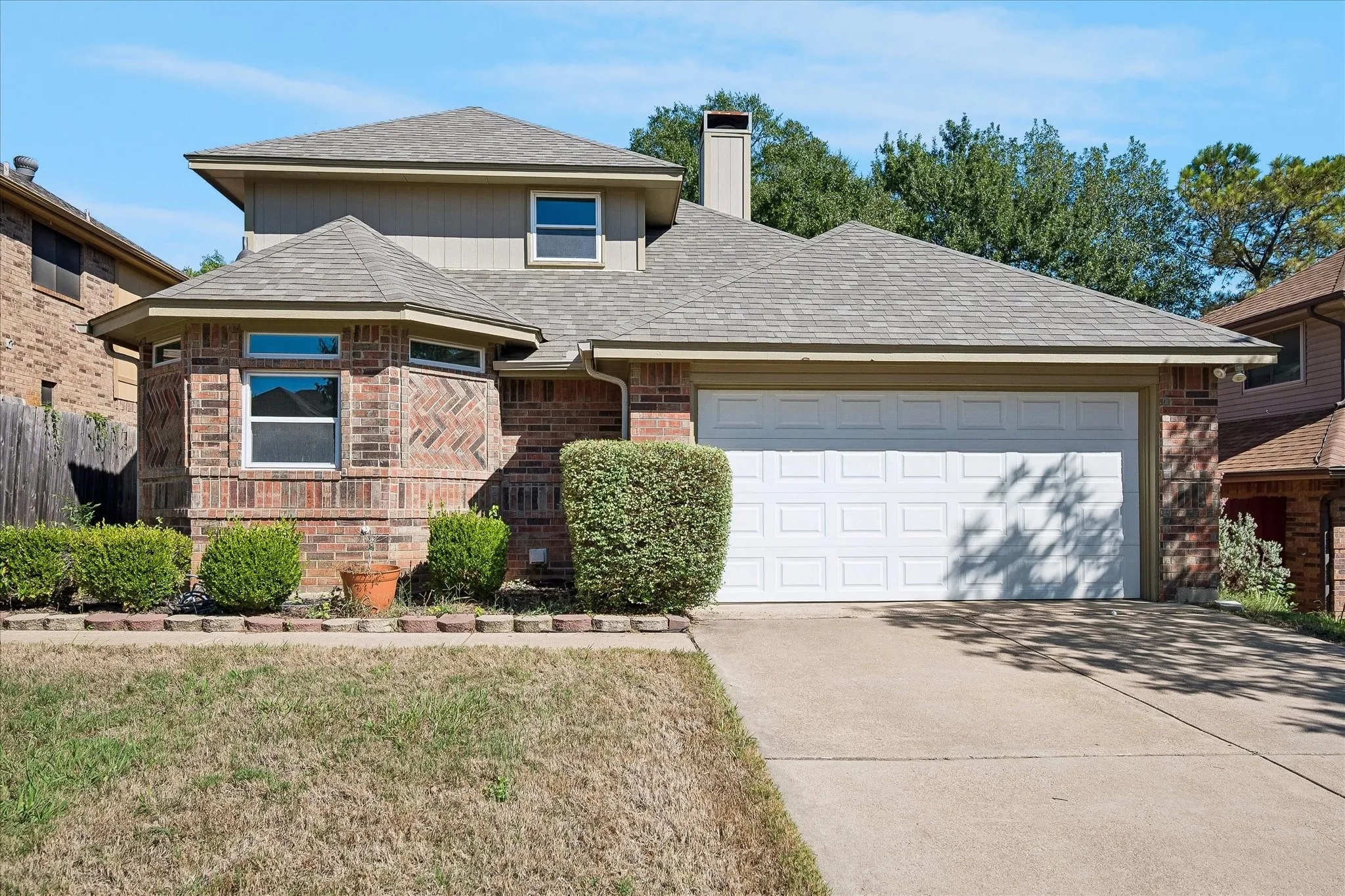 Welcome Home to this well maintained property conveniently located in North Grapevine