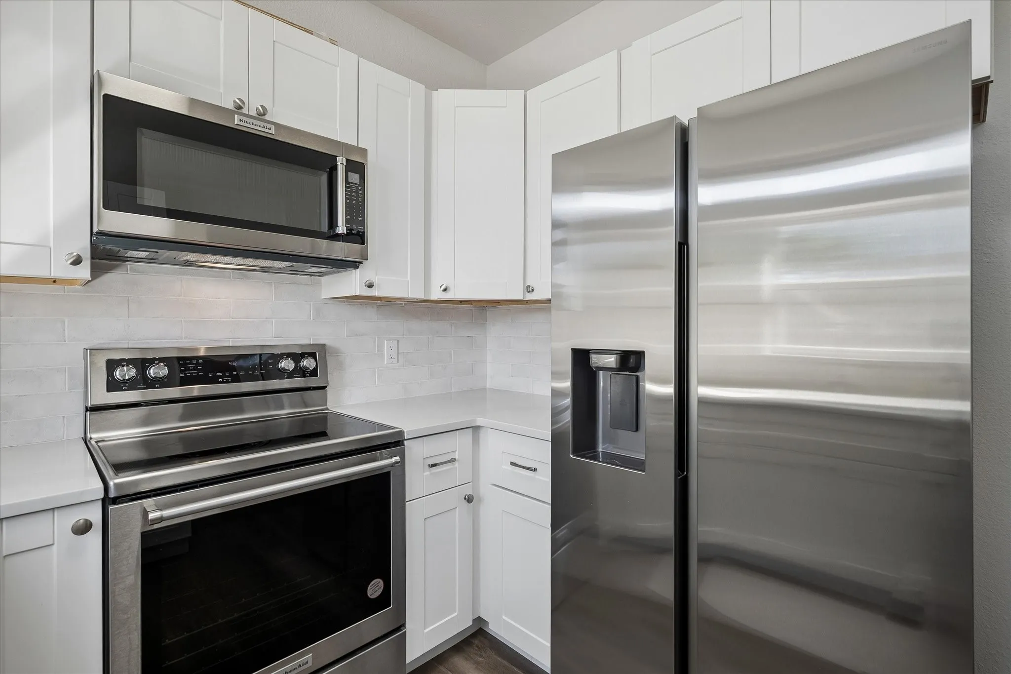 Stainless steel appliances, refrigerator stays