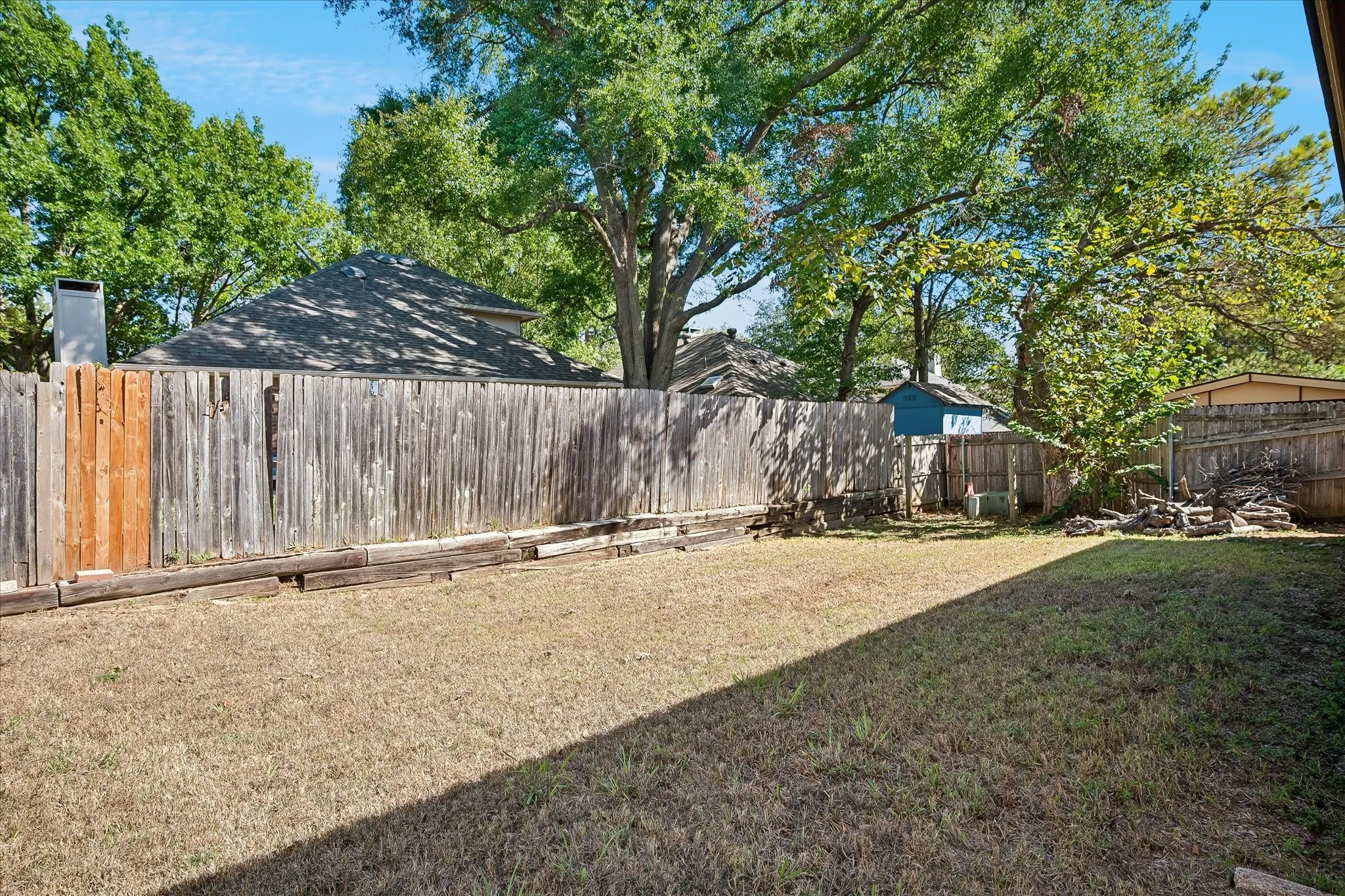 Single Family Residence For Sale in Tarrant County , 1476 Hampton Road, Grapevine, Texas 76051, 3 Bedroom, 2 Bathroom, 2 Garage spaces, 1,526 Sqft, built in 1986, mls#21401891, Real Estate Agent in Grapevine, Homes For Sale in Tarrant county, Homes For Sale in Grapevine, Realtor in Grapevine Texas, Real Estate Brokerage Independent Realty Texas, Luminita Cordes Realtor