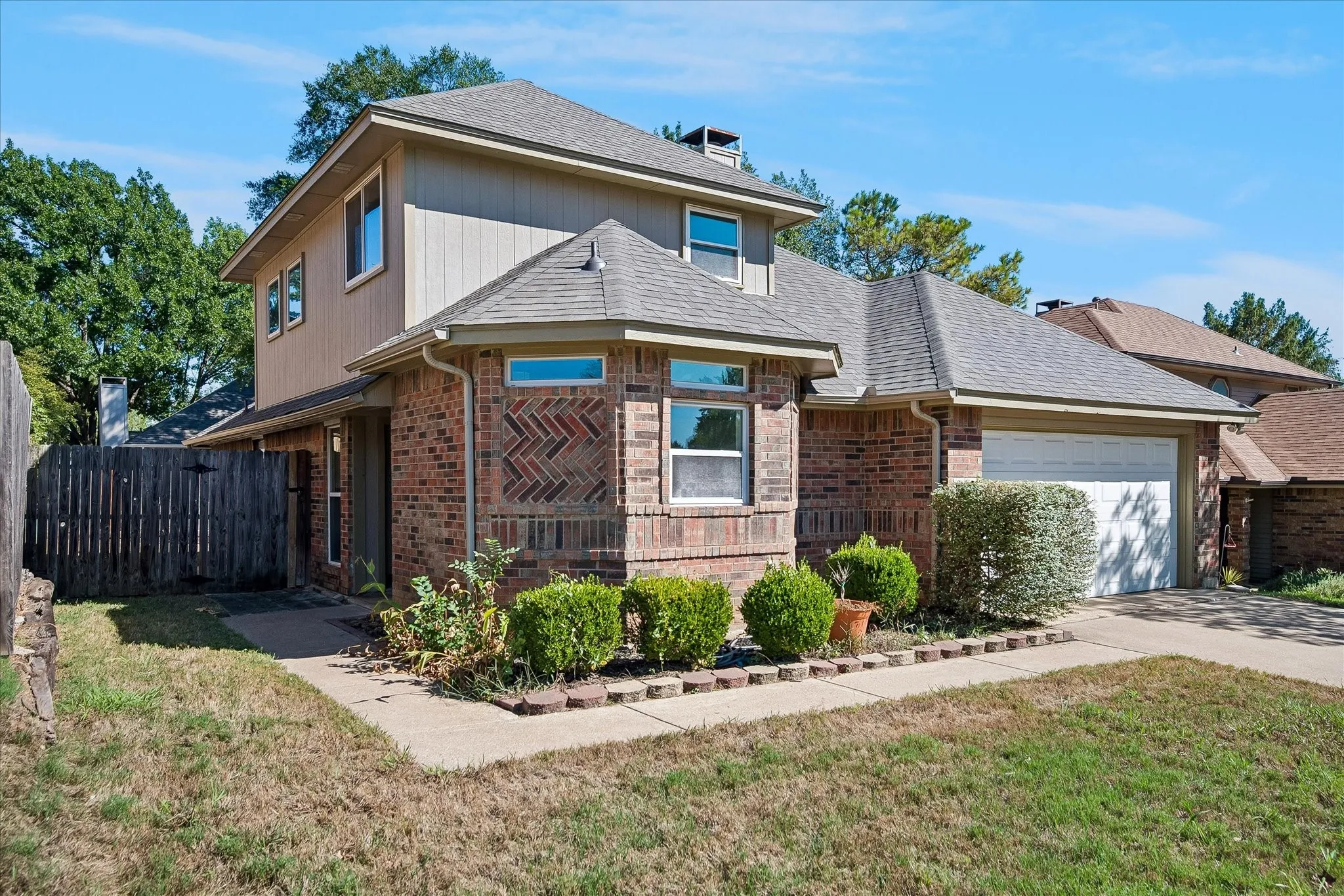 Great location within walking distance of parks, lake and close to downtown Grapevine
