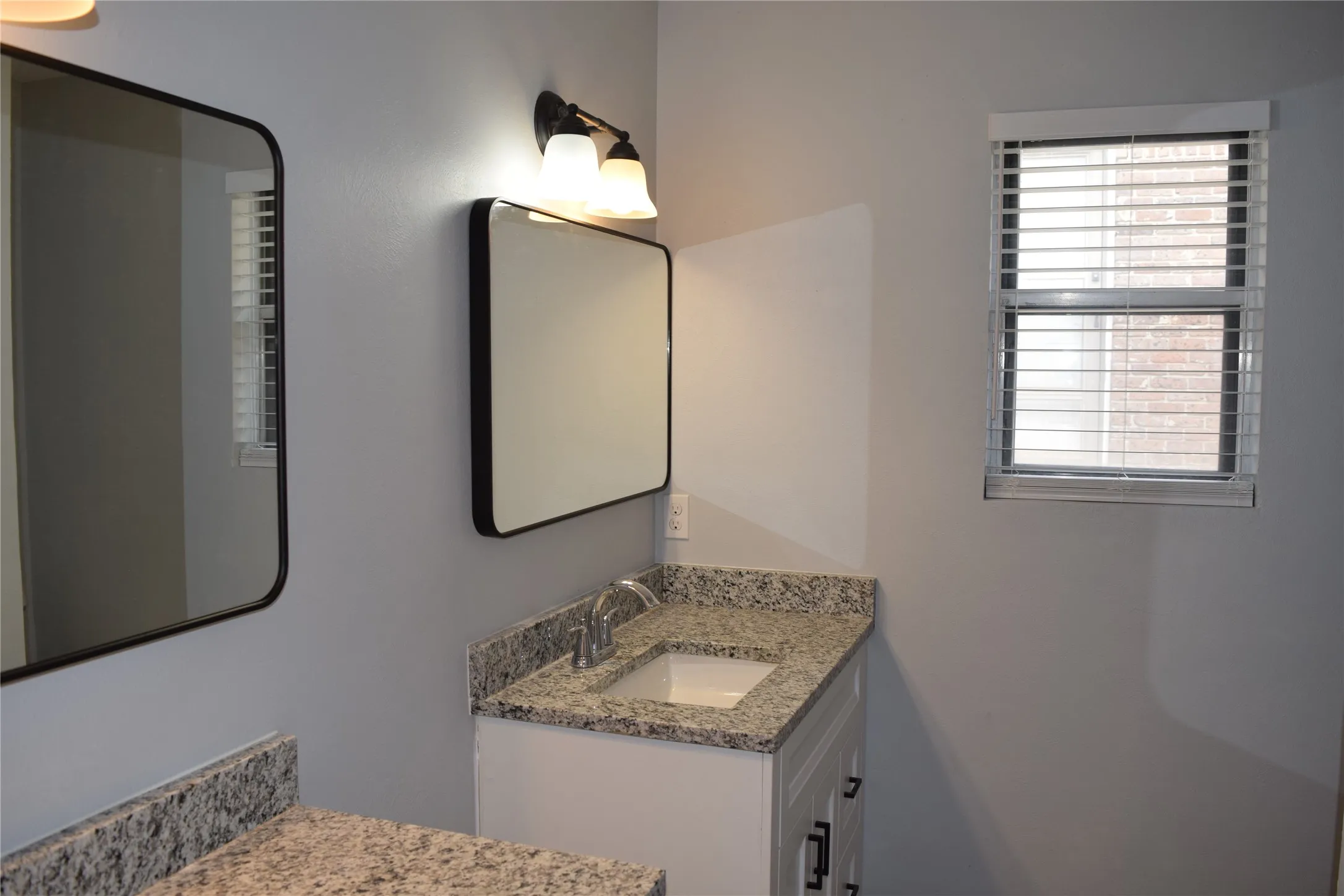 Single Family Residence For Rent in Tarrant County , 853 Joanna Drive, Hurst, Texas 76053, 3 Bedroom, 2 Bathroom, 2 Garage spaces, 1,863 Sqft, built in 1963, mls#21406924, Real Estate Agent in Hurst, Homes For Rent in Tarrant county, Homes For Rent in Hurst, Realtor in Hurst Texas, Real Estate Brokerage Independent Realty Texas, Luminita Cordes Realtor
