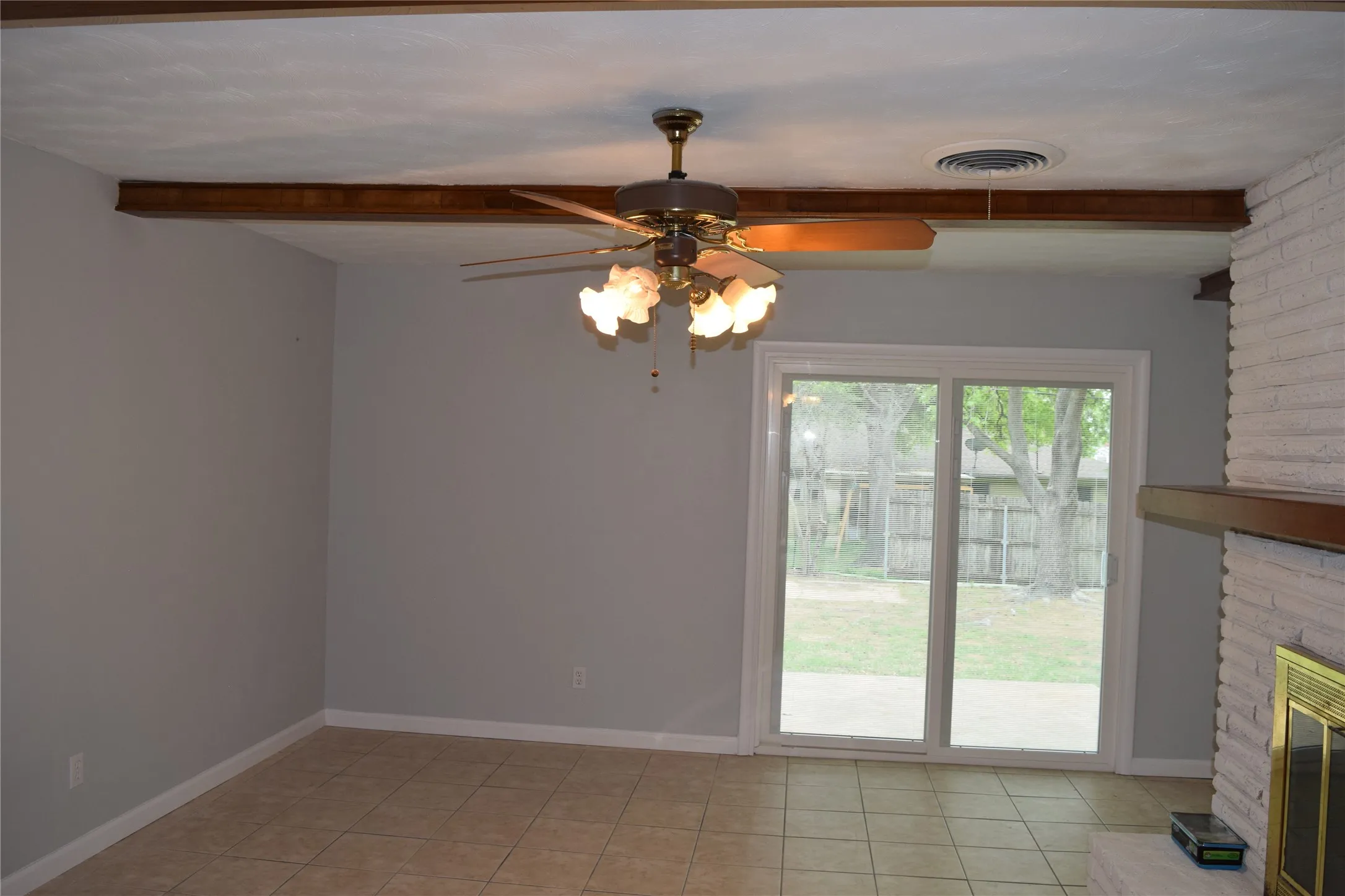 Single Family Residence For Rent in Tarrant County , 853 Joanna Drive, Hurst, Texas 76053, 3 Bedroom, 2 Bathroom, 2 Garage spaces, 1,863 Sqft, built in 1963, mls#21406924, Real Estate Agent in Hurst, Homes For Rent in Tarrant county, Homes For Rent in Hurst, Realtor in Hurst Texas, Real Estate Brokerage Independent Realty Texas, Luminita Cordes Realtor
