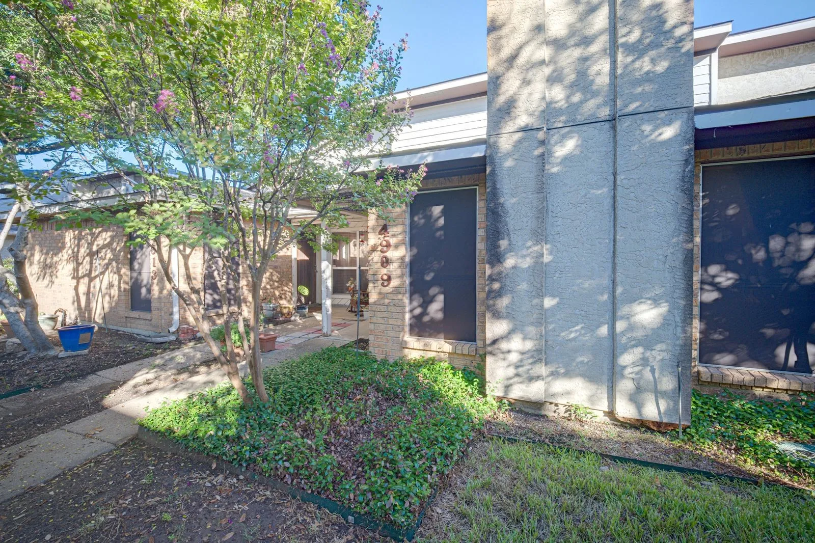 Townhouse For Sale in Dallas County , 4909 Oak Bluff, Mesquite, Texas 75150, 2 Bedroom, 2 Bathroom, 1 Garage spaces, 1,063 Sqft, built in 1984, mls#21406496, Real Estate Agent in Mesquite, Homes For Sale in Dallas county, Homes For Sale in Mesquite, Realtor in Mesquite Texas, Real Estate Brokerage Independent Realty Texas, Luminita Cordes Realtor