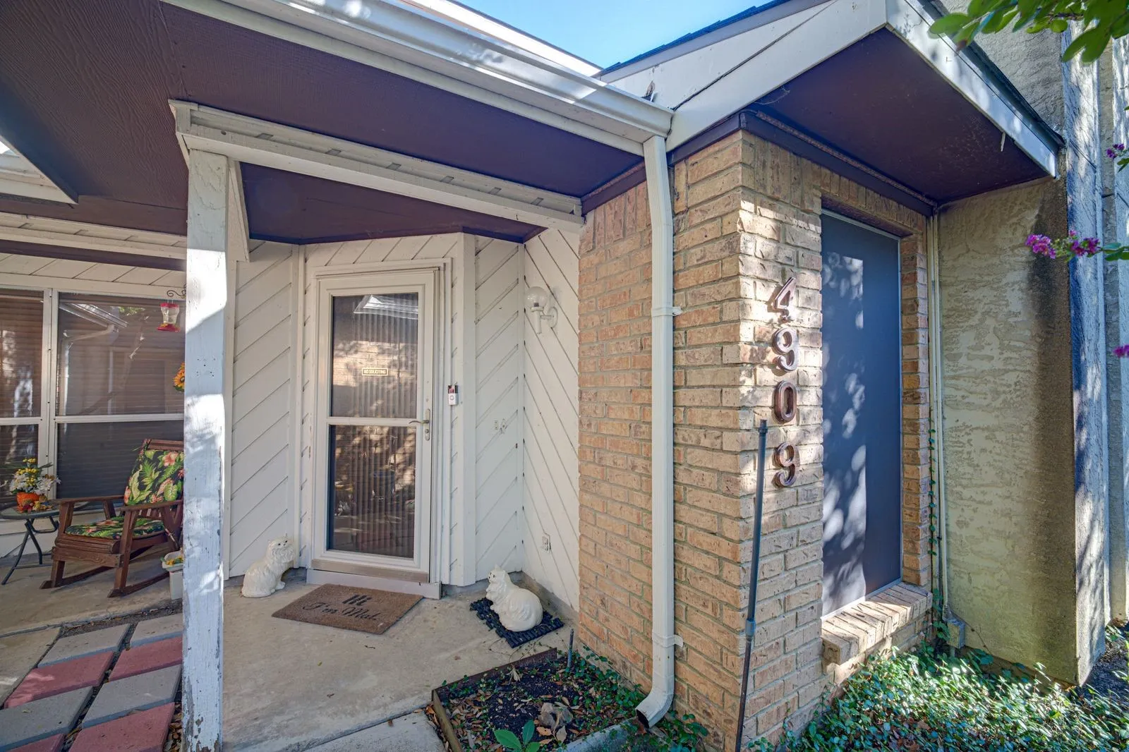 Townhouse For Sale in Dallas County , 4909 Oak Bluff, Mesquite, Texas 75150, 2 Bedroom, 2 Bathroom, 1 Garage spaces, 1,063 Sqft, built in 1984, mls#21406496, Real Estate Agent in Mesquite, Homes For Sale in Dallas county, Homes For Sale in Mesquite, Realtor in Mesquite Texas, Real Estate Brokerage Independent Realty Texas, Luminita Cordes Realtor
