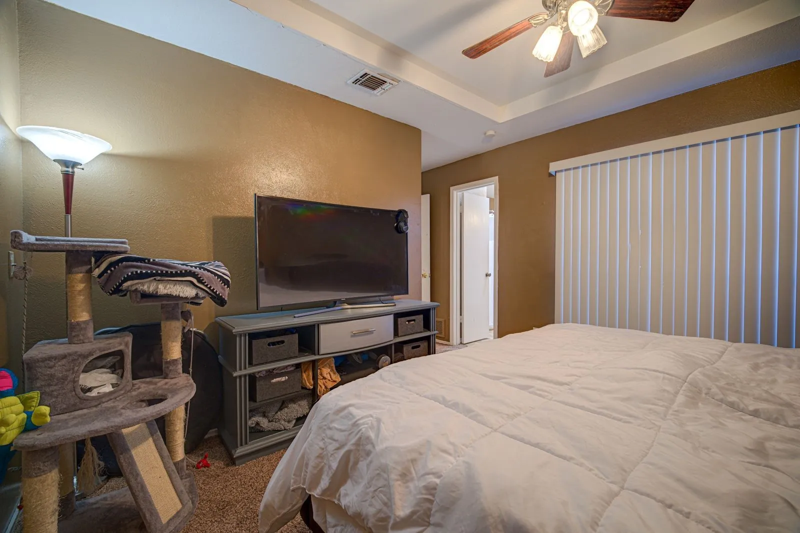 Townhouse For Sale in Dallas County , 4909 Oak Bluff, Mesquite, Texas 75150, 2 Bedroom, 2 Bathroom, 1 Garage spaces, 1,063 Sqft, built in 1984, mls#21406496, Real Estate Agent in Mesquite, Homes For Sale in Dallas county, Homes For Sale in Mesquite, Realtor in Mesquite Texas, Real Estate Brokerage Independent Realty Texas, Luminita Cordes Realtor