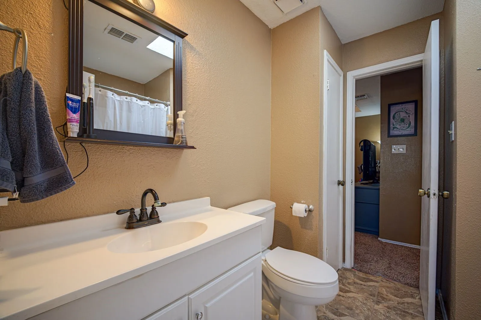 Townhouse For Sale in Dallas County , 4909 Oak Bluff, Mesquite, Texas 75150, 2 Bedroom, 2 Bathroom, 1 Garage spaces, 1,063 Sqft, built in 1984, mls#21406496, Real Estate Agent in Mesquite, Homes For Sale in Dallas county, Homes For Sale in Mesquite, Realtor in Mesquite Texas, Real Estate Brokerage Independent Realty Texas, Luminita Cordes Realtor