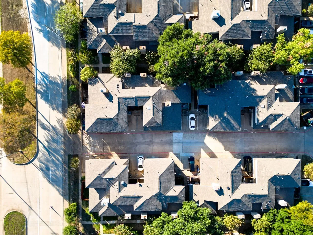 Townhouse For Sale in Dallas County , 4909 Oak Bluff, Mesquite, Texas 75150, 2 Bedroom, 2 Bathroom, 1 Garage spaces, 1,063 Sqft, built in 1984, mls#21406496, Real Estate Agent in Mesquite, Homes For Sale in Dallas county, Homes For Sale in Mesquite, Realtor in Mesquite Texas, Real Estate Brokerage Independent Realty Texas, Luminita Cordes Realtor