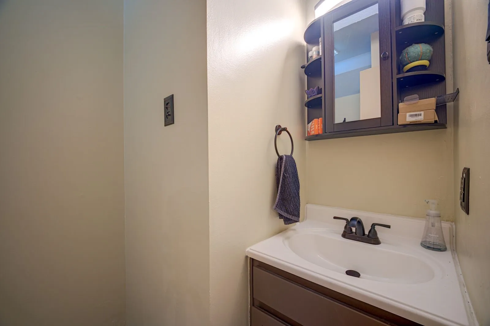 Townhouse For Sale in Dallas County , 4909 Oak Bluff, Mesquite, Texas 75150, 2 Bedroom, 2 Bathroom, 1 Garage spaces, 1,063 Sqft, built in 1984, mls#21406496, Real Estate Agent in Mesquite, Homes For Sale in Dallas county, Homes For Sale in Mesquite, Realtor in Mesquite Texas, Real Estate Brokerage Independent Realty Texas, Luminita Cordes Realtor