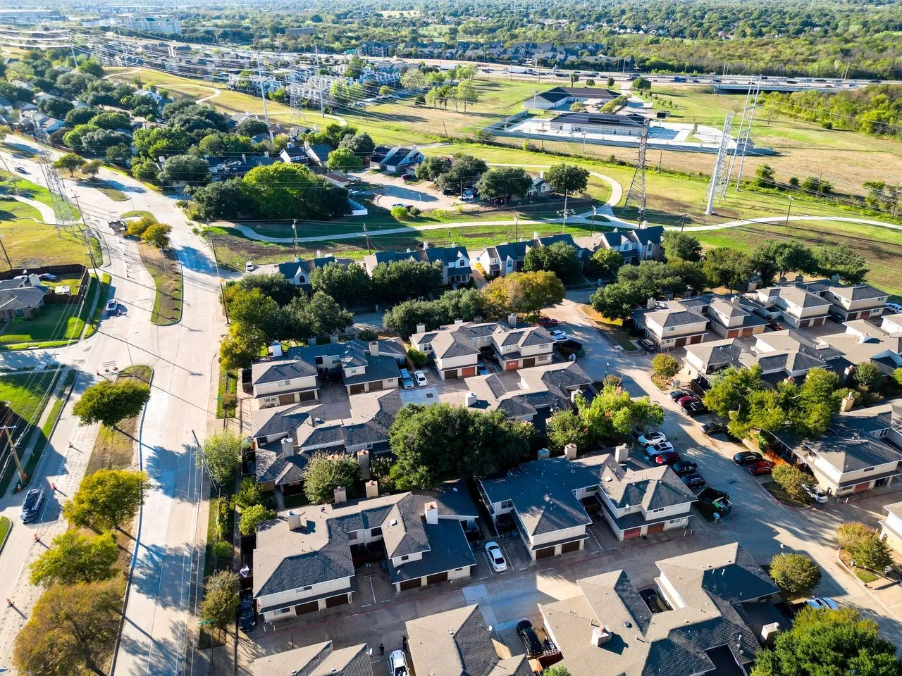Townhouse For Sale in Dallas County , 4909 Oak Bluff, Mesquite, Texas 75150, 2 Bedroom, 2 Bathroom, 1 Garage spaces, 1,063 Sqft, built in 1984, mls#21406496, Real Estate Agent in Mesquite, Homes For Sale in Dallas county, Homes For Sale in Mesquite, Realtor in Mesquite Texas, Real Estate Brokerage Independent Realty Texas, Luminita Cordes Realtor