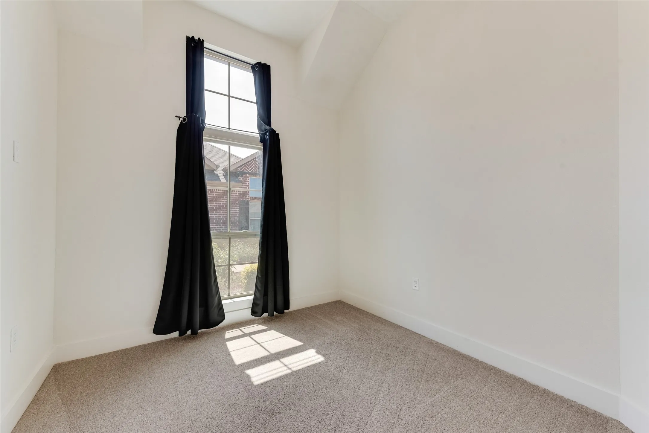 Townhouse For Rent in Tarrant County , 889 Birds Fort Trail, Arlington, Texas 76005, 4 Bedroom, 3 Bathroom, 2 Garage spaces, 2,230 Sqft, built in 2017, mls#21406909, Real Estate Agent in Arlington, Homes For Rent in Tarrant county, Homes For Rent in Arlington, Realtor in Arlington Texas, Real Estate Brokerage Independent Realty Texas, Luminita Cordes Realtor