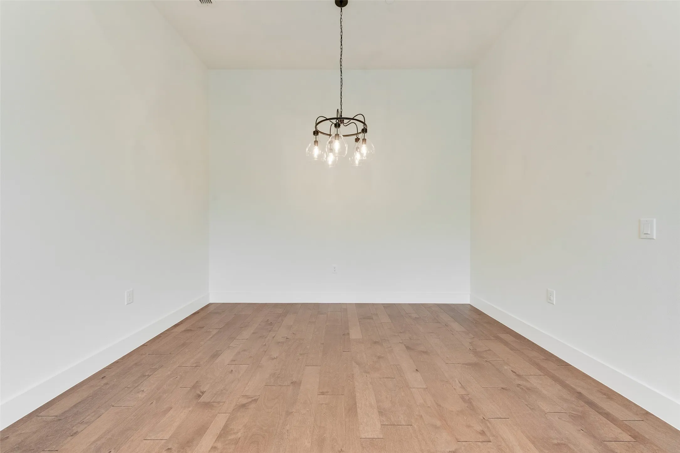 Townhouse For Rent in Tarrant County , 889 Birds Fort Trail, Arlington, Texas 76005, 4 Bedroom, 3 Bathroom, 2 Garage spaces, 2,230 Sqft, built in 2017, mls#21406909, Real Estate Agent in Arlington, Homes For Rent in Tarrant county, Homes For Rent in Arlington, Realtor in Arlington Texas, Real Estate Brokerage Independent Realty Texas, Luminita Cordes Realtor
