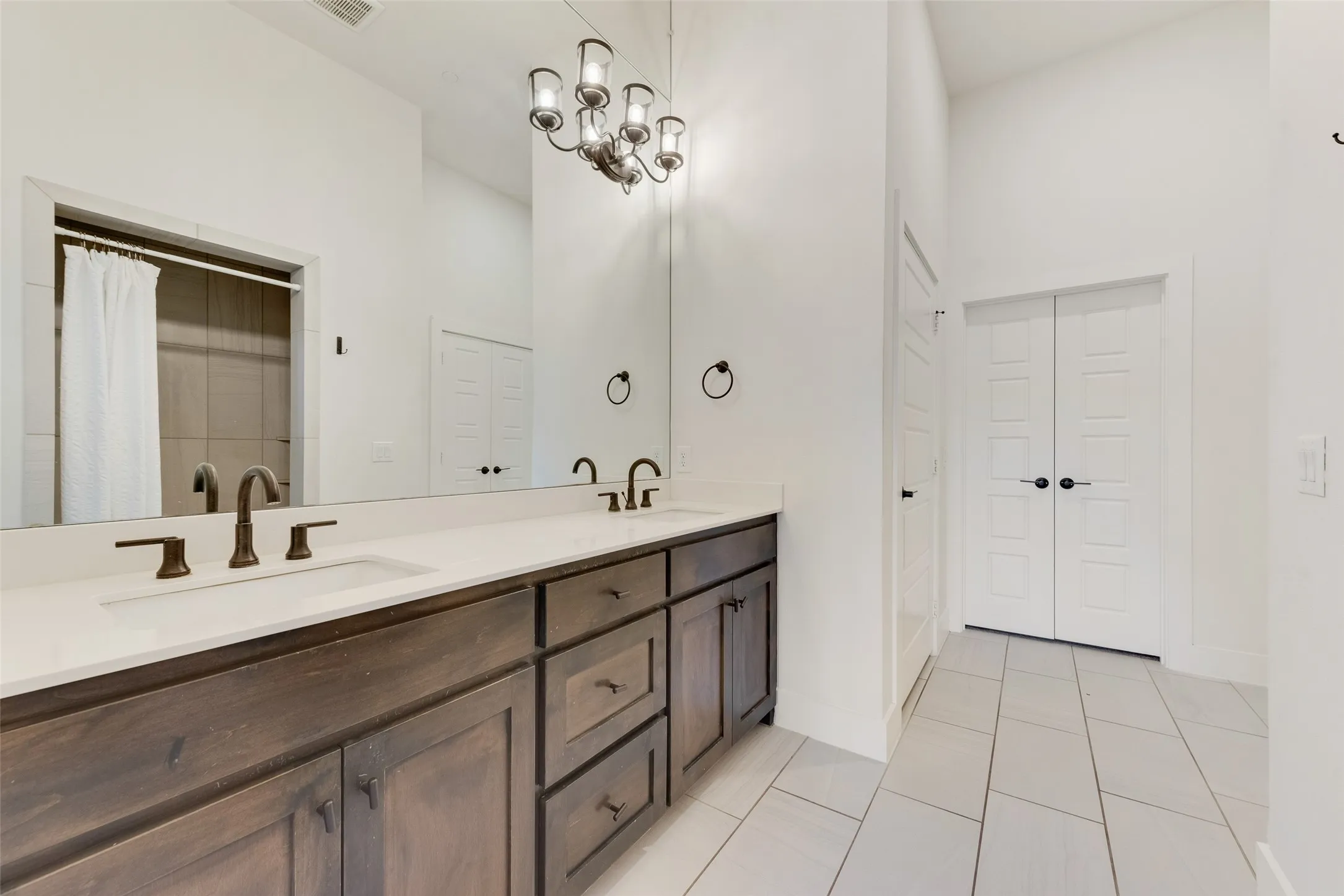Townhouse For Rent in Tarrant County , 889 Birds Fort Trail, Arlington, Texas 76005, 4 Bedroom, 3 Bathroom, 2 Garage spaces, 2,230 Sqft, built in 2017, mls#21406909, Real Estate Agent in Arlington, Homes For Rent in Tarrant county, Homes For Rent in Arlington, Realtor in Arlington Texas, Real Estate Brokerage Independent Realty Texas, Luminita Cordes Realtor
