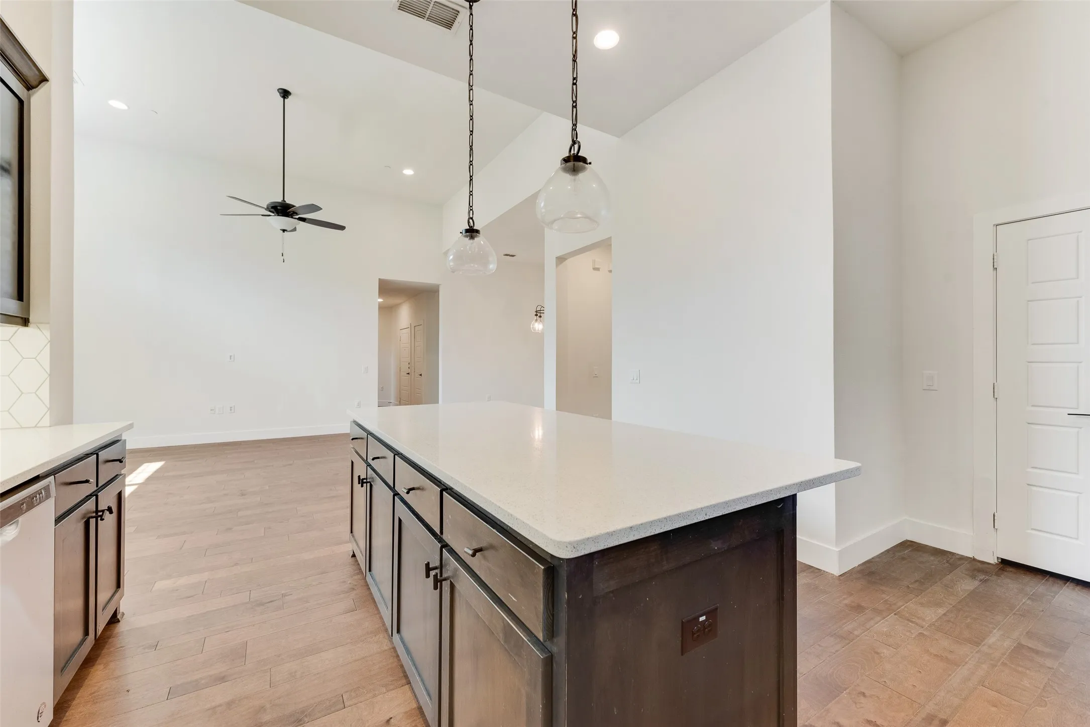 Townhouse For Rent in Tarrant County , 889 Birds Fort Trail, Arlington, Texas 76005, 4 Bedroom, 3 Bathroom, 2 Garage spaces, 2,230 Sqft, built in 2017, mls#21406909, Real Estate Agent in Arlington, Homes For Rent in Tarrant county, Homes For Rent in Arlington, Realtor in Arlington Texas, Real Estate Brokerage Independent Realty Texas, Luminita Cordes Realtor