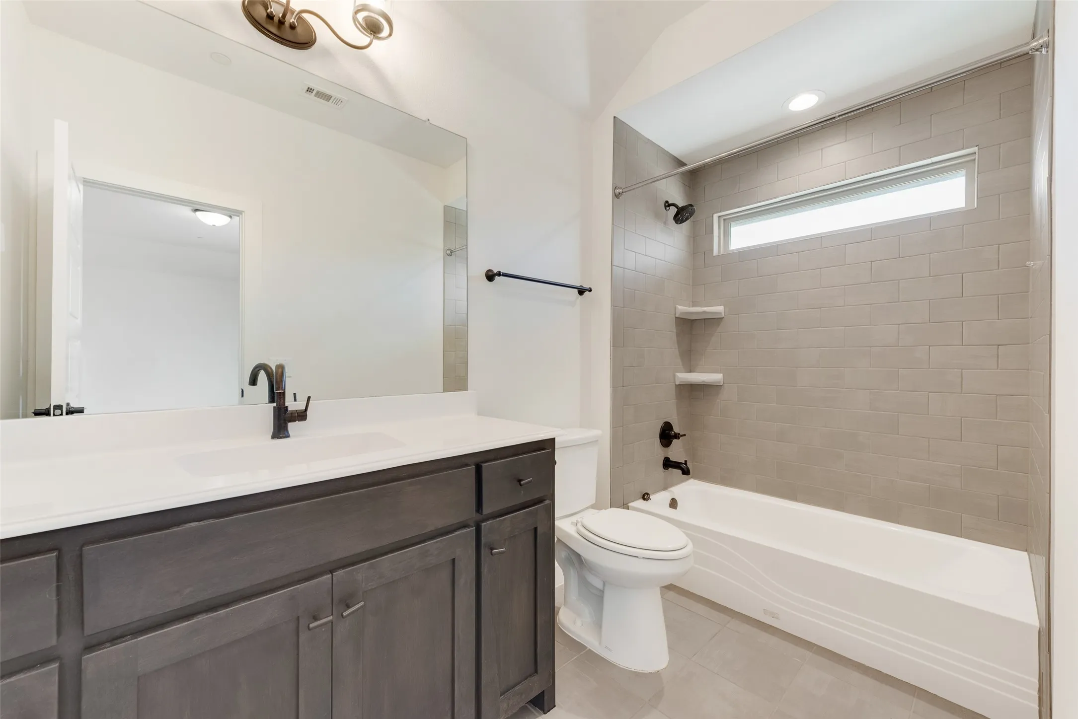 Townhouse For Rent in Tarrant County , 889 Birds Fort Trail, Arlington, Texas 76005, 4 Bedroom, 3 Bathroom, 2 Garage spaces, 2,230 Sqft, built in 2017, mls#21406909, Real Estate Agent in Arlington, Homes For Rent in Tarrant county, Homes For Rent in Arlington, Realtor in Arlington Texas, Real Estate Brokerage Independent Realty Texas, Luminita Cordes Realtor