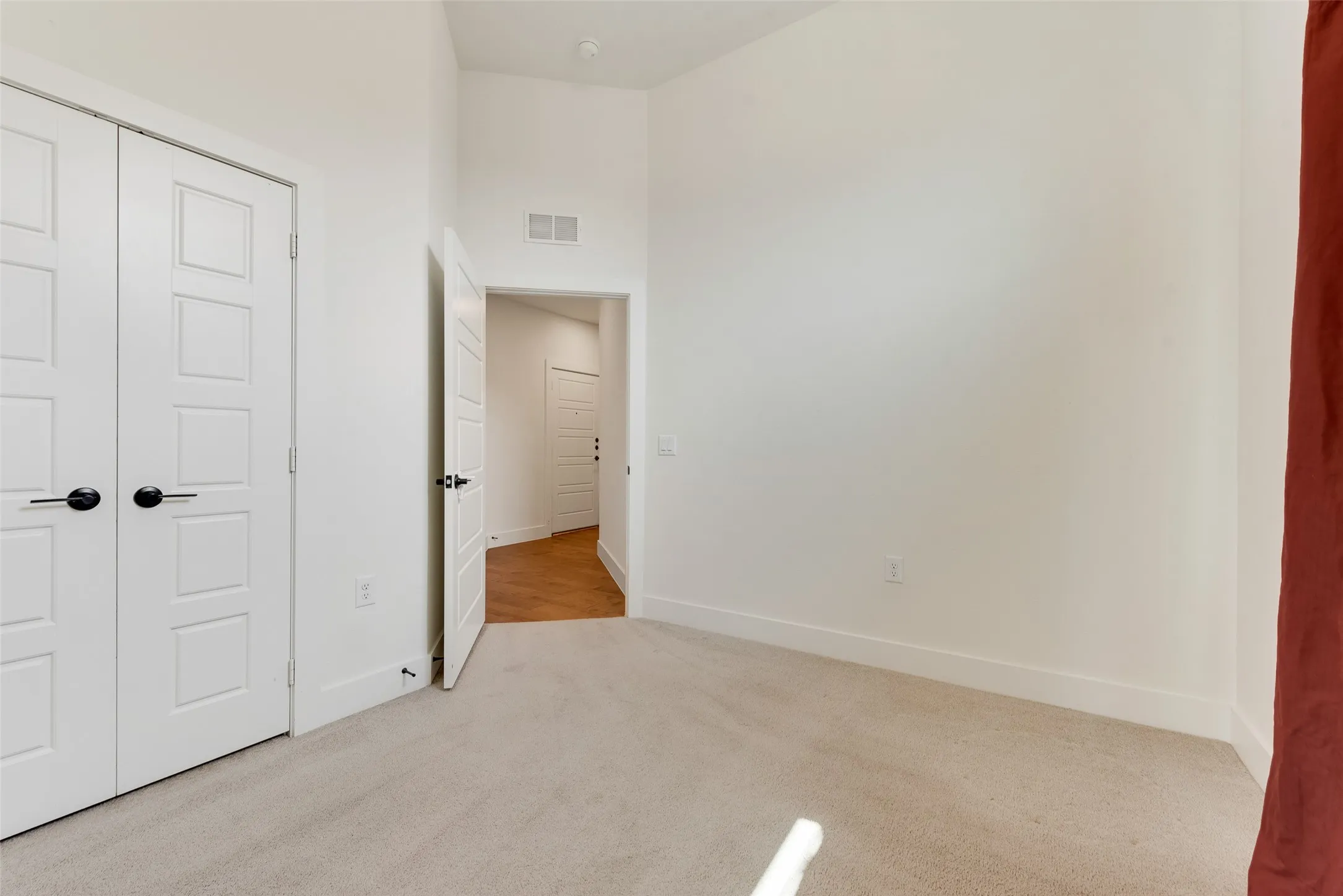 Townhouse For Rent in Tarrant County , 889 Birds Fort Trail, Arlington, Texas 76005, 4 Bedroom, 3 Bathroom, 2 Garage spaces, 2,230 Sqft, built in 2017, mls#21406909, Real Estate Agent in Arlington, Homes For Rent in Tarrant county, Homes For Rent in Arlington, Realtor in Arlington Texas, Real Estate Brokerage Independent Realty Texas, Luminita Cordes Realtor