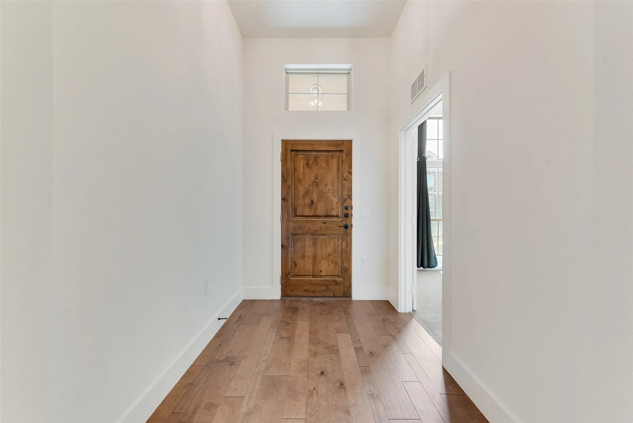 Townhouse For Rent in Tarrant County , 889 Birds Fort Trail, Arlington, Texas 76005, 4 Bedroom, 3 Bathroom, 2 Garage spaces, 2,230 Sqft, built in 2017, mls#21406909, Real Estate Agent in Arlington, Homes For Rent in Tarrant county, Homes For Rent in Arlington, Realtor in Arlington Texas, Real Estate Brokerage Independent Realty Texas, Luminita Cordes Realtor