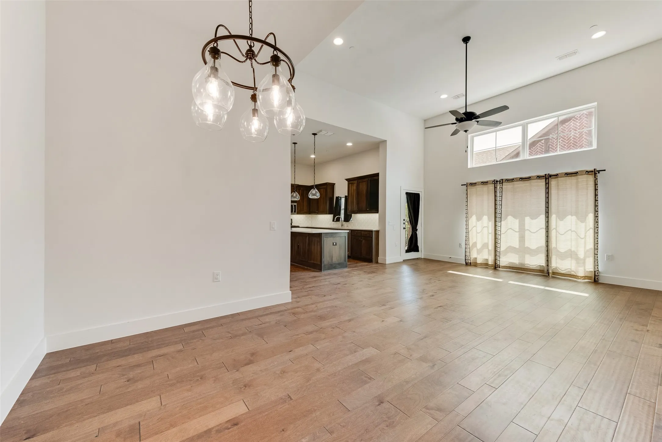 Townhouse For Rent in Tarrant County , 889 Birds Fort Trail, Arlington, Texas 76005, 4 Bedroom, 3 Bathroom, 2 Garage spaces, 2,230 Sqft, built in 2017, mls#21406909, Real Estate Agent in Arlington, Homes For Rent in Tarrant county, Homes For Rent in Arlington, Realtor in Arlington Texas, Real Estate Brokerage Independent Realty Texas, Luminita Cordes Realtor