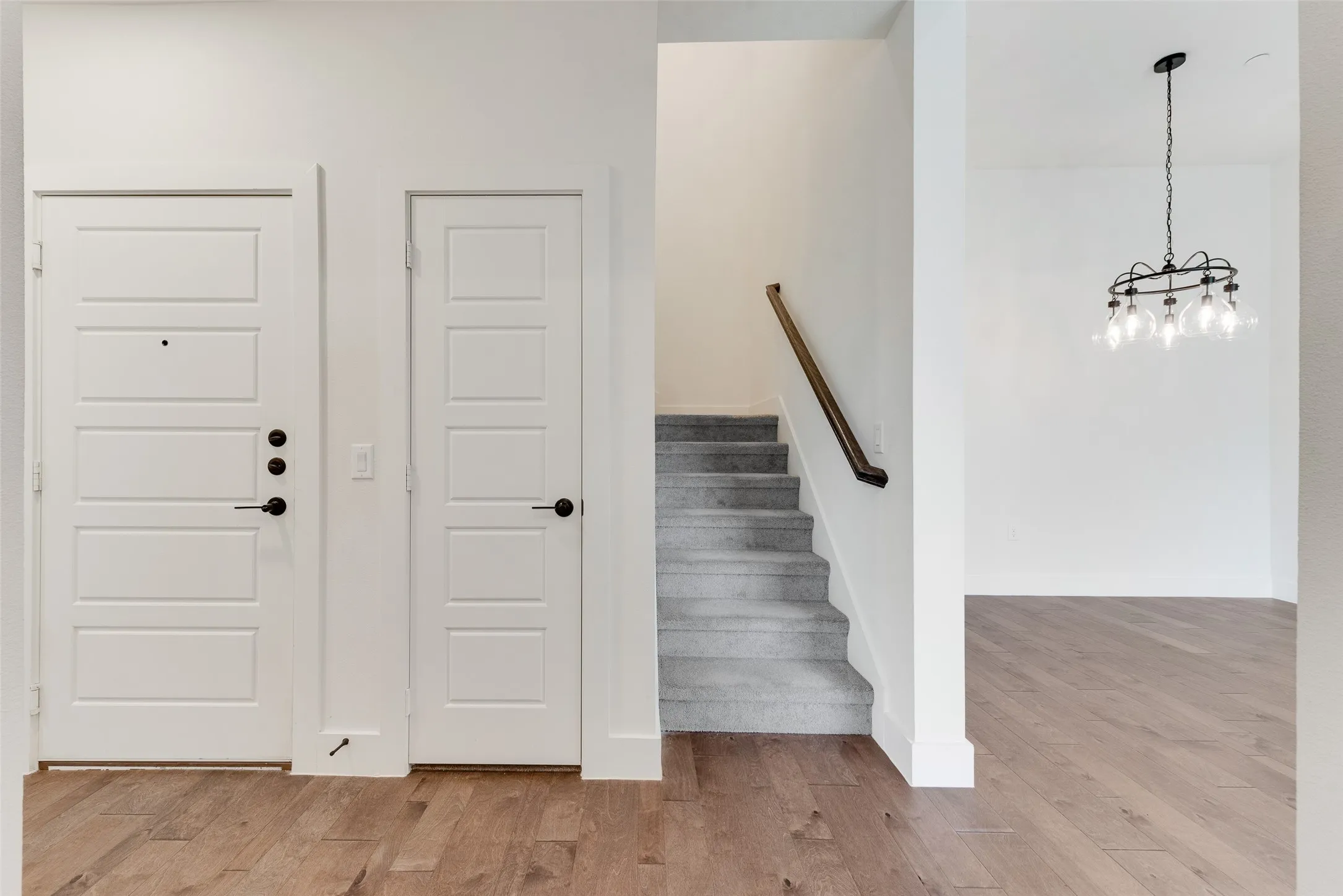 Townhouse For Rent in Tarrant County , 889 Birds Fort Trail, Arlington, Texas 76005, 4 Bedroom, 3 Bathroom, 2 Garage spaces, 2,230 Sqft, built in 2017, mls#21406909, Real Estate Agent in Arlington, Homes For Rent in Tarrant county, Homes For Rent in Arlington, Realtor in Arlington Texas, Real Estate Brokerage Independent Realty Texas, Luminita Cordes Realtor