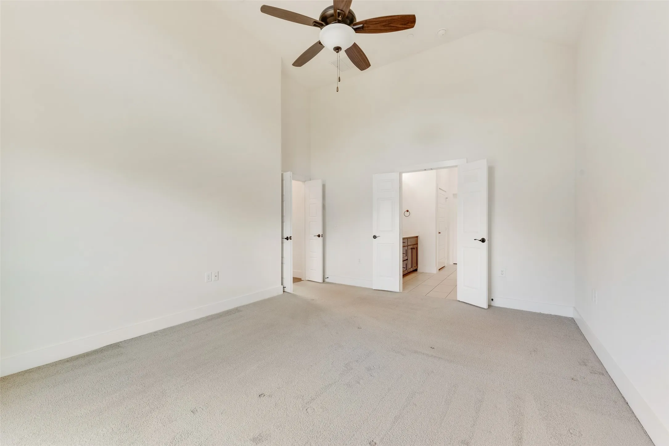 Townhouse For Rent in Tarrant County , 889 Birds Fort Trail, Arlington, Texas 76005, 4 Bedroom, 3 Bathroom, 2 Garage spaces, 2,230 Sqft, built in 2017, mls#21406909, Real Estate Agent in Arlington, Homes For Rent in Tarrant county, Homes For Rent in Arlington, Realtor in Arlington Texas, Real Estate Brokerage Independent Realty Texas, Luminita Cordes Realtor
