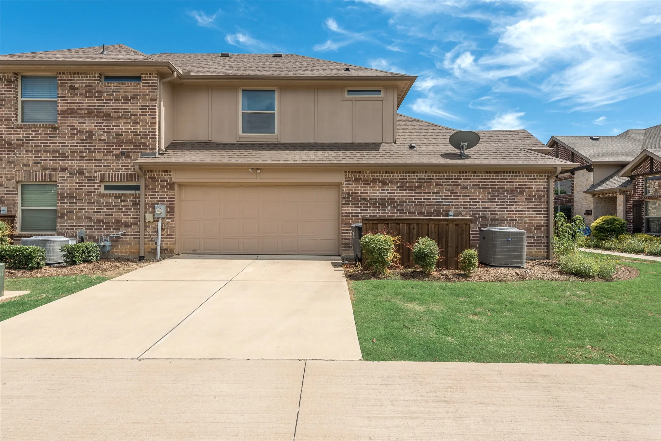 Townhouse For Rent in Tarrant County , 889 Birds Fort Trail, Arlington, Texas 76005, 4 Bedroom, 3 Bathroom, 2 Garage spaces, 2,230 Sqft, built in 2017, mls#21406909, Real Estate Agent in Arlington, Homes For Rent in Tarrant county, Homes For Rent in Arlington, Realtor in Arlington Texas, Real Estate Brokerage Independent Realty Texas, Luminita Cordes Realtor