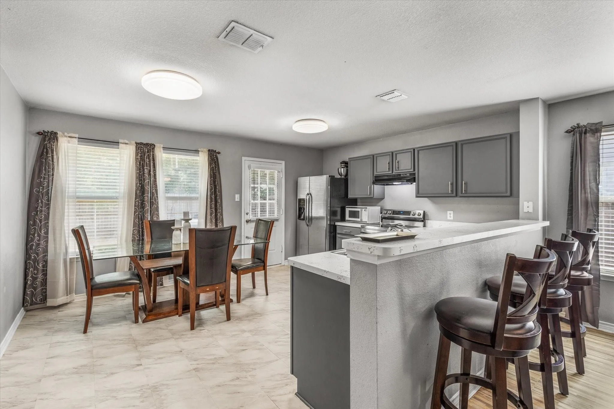 Single Family Residence For Rent in Dallas County , 8610 Mountain Bluff, Dallas, Texas 75227, 3 Bedroom, 2 Bathroom, 2 Garage spaces, 1,474 Sqft, built in 2006, mls#21406087, Real Estate Agent in Dallas, Homes For Rent in Dallas county, Homes For Rent in Dallas, Realtor in Dallas Texas, Real Estate Brokerage Independent Realty Texas, Luminita Cordes Realtor