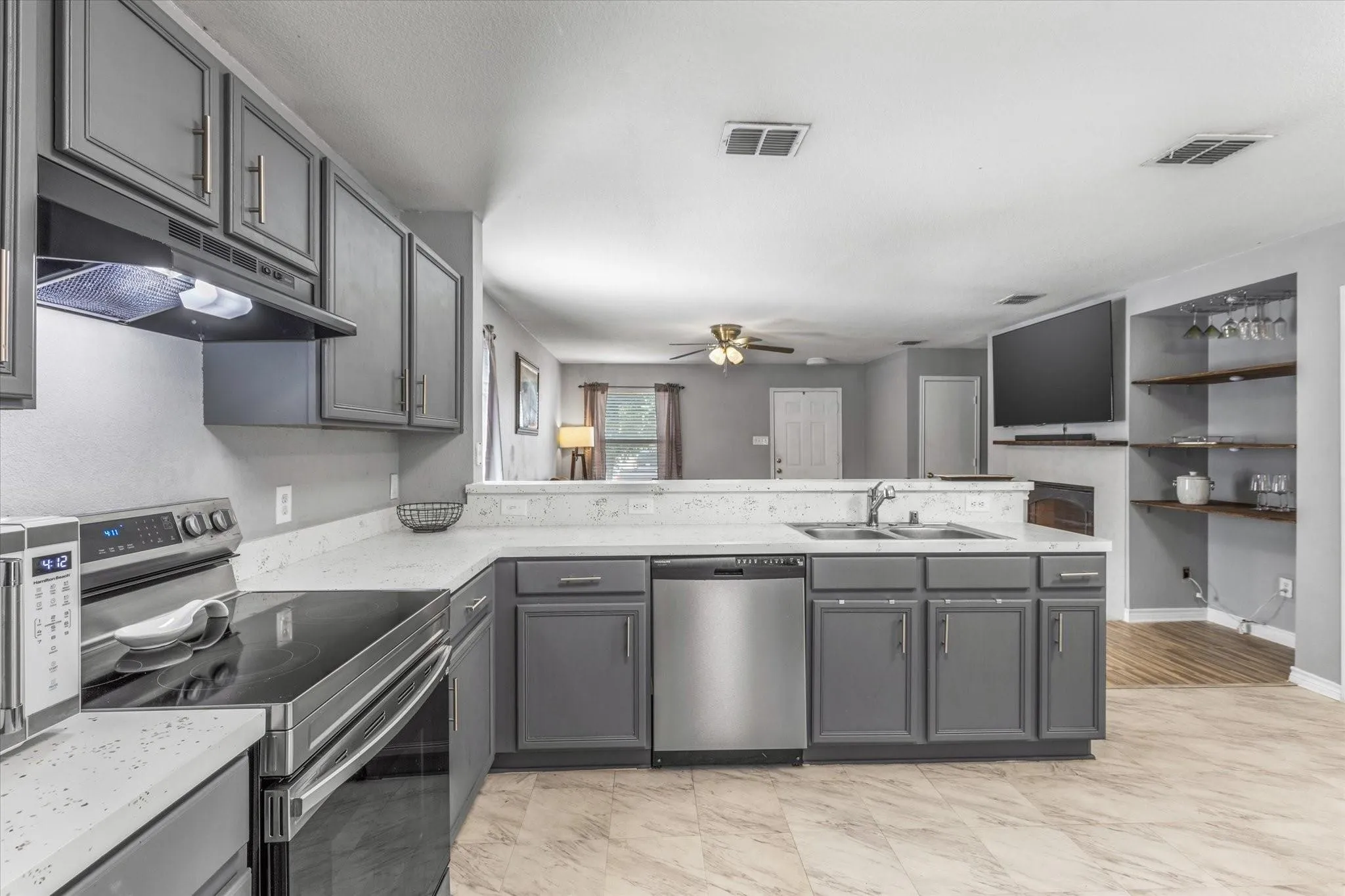 Single Family Residence For Rent in Dallas County , 8610 Mountain Bluff, Dallas, Texas 75227, 3 Bedroom, 2 Bathroom, 2 Garage spaces, 1,474 Sqft, built in 2006, mls#21406087, Real Estate Agent in Dallas, Homes For Rent in Dallas county, Homes For Rent in Dallas, Realtor in Dallas Texas, Real Estate Brokerage Independent Realty Texas, Luminita Cordes Realtor