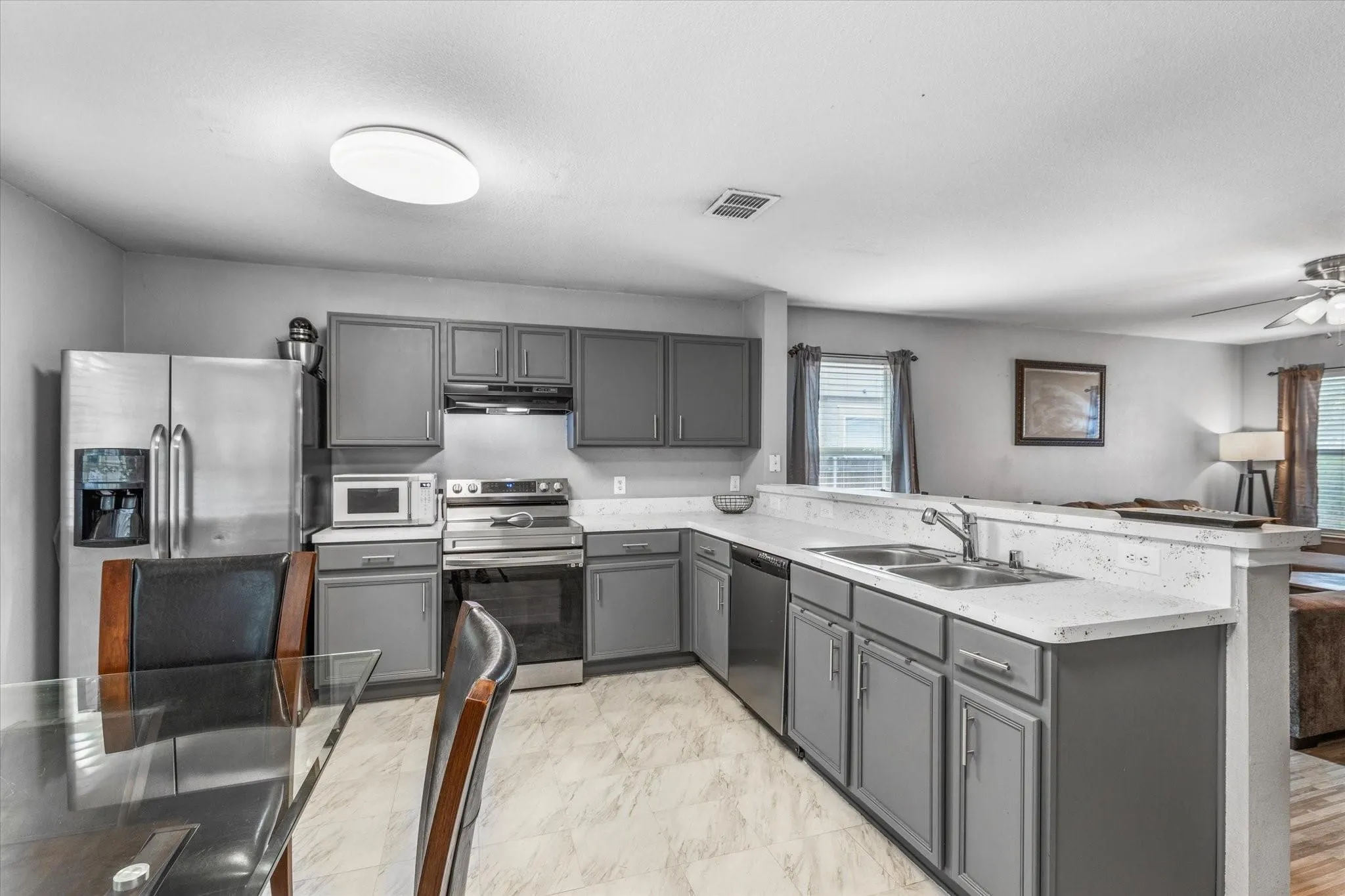 Single Family Residence For Rent in Dallas County , 8610 Mountain Bluff, Dallas, Texas 75227, 3 Bedroom, 2 Bathroom, 2 Garage spaces, 1,474 Sqft, built in 2006, mls#21406087, Real Estate Agent in Dallas, Homes For Rent in Dallas county, Homes For Rent in Dallas, Realtor in Dallas Texas, Real Estate Brokerage Independent Realty Texas, Luminita Cordes Realtor