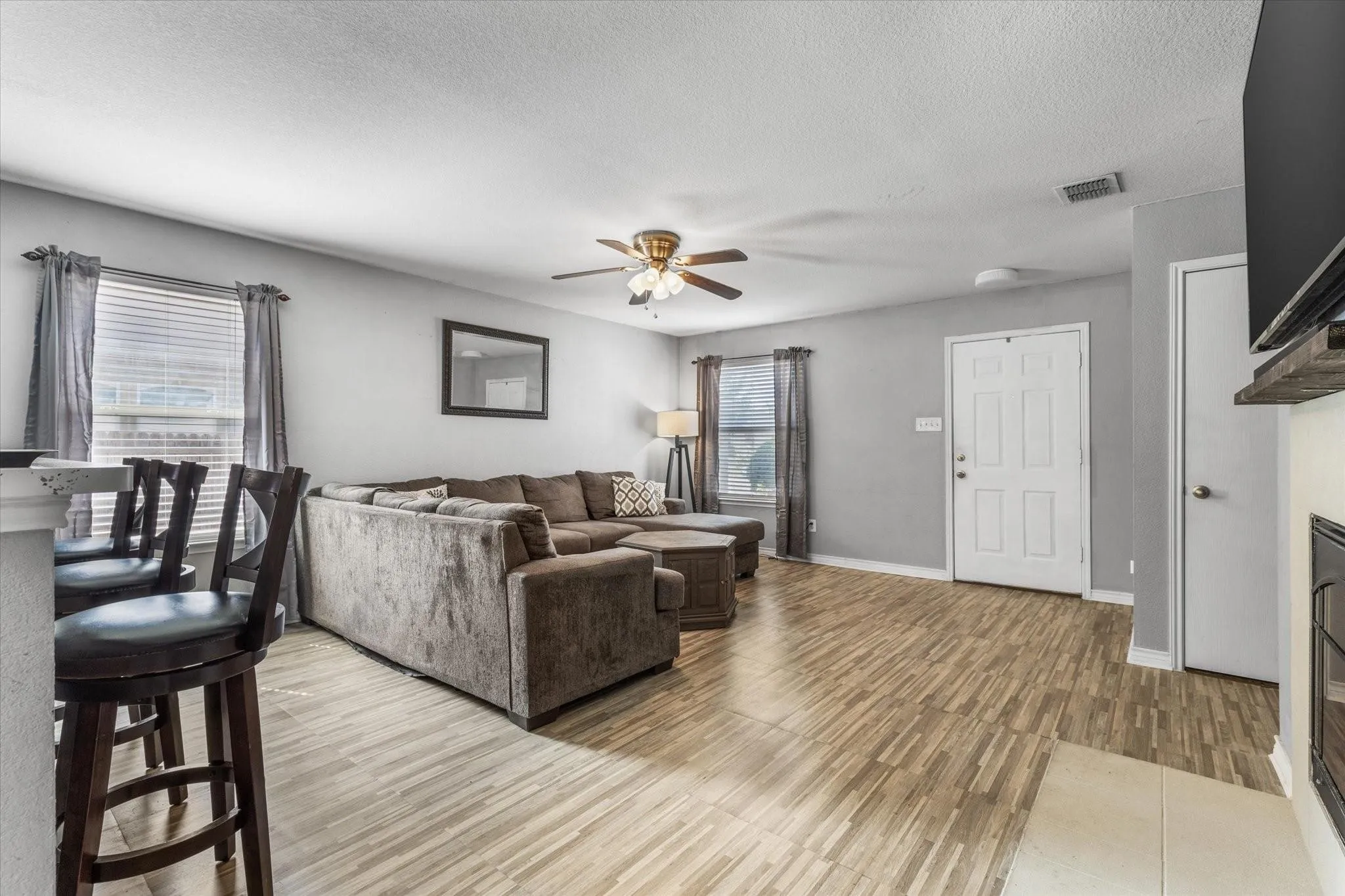 Single Family Residence For Rent in Dallas County , 8610 Mountain Bluff, Dallas, Texas 75227, 3 Bedroom, 2 Bathroom, 2 Garage spaces, 1,474 Sqft, built in 2006, mls#21406087, Real Estate Agent in Dallas, Homes For Rent in Dallas county, Homes For Rent in Dallas, Realtor in Dallas Texas, Real Estate Brokerage Independent Realty Texas, Luminita Cordes Realtor