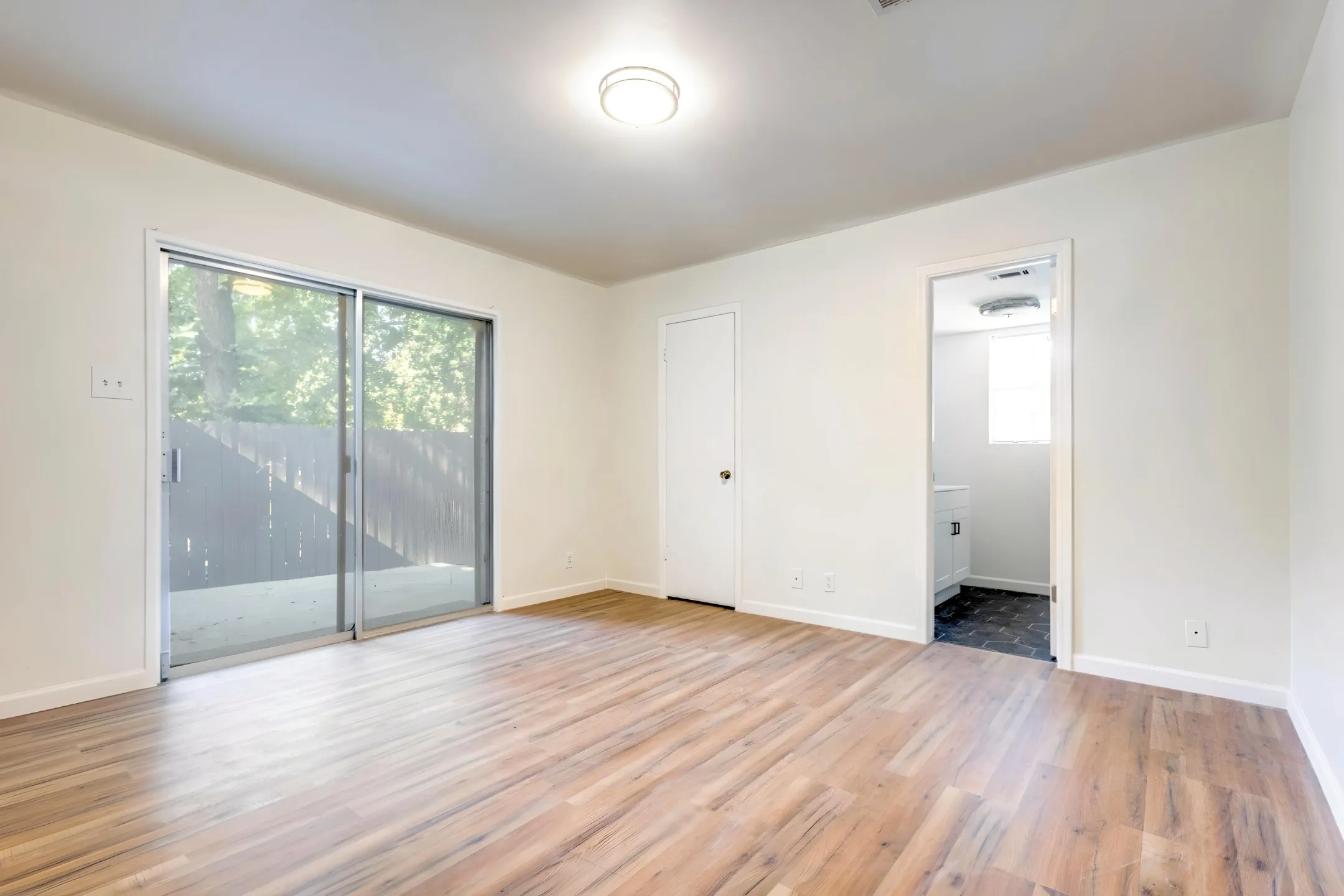 Duplex For Rent in Grayson County , 524 N Woods Drive, Sherman, Texas 75092, 3 Bedroom, 2 Bathroom, Garage spaces, 1,212 Sqft, built in 1965, mls#21406940, Real Estate Agent in Sherman, Homes For Rent in Grayson county, Homes For Rent in Sherman, Realtor in Sherman Texas, Real Estate Brokerage Independent Realty Texas, Luminita Cordes Realtor
