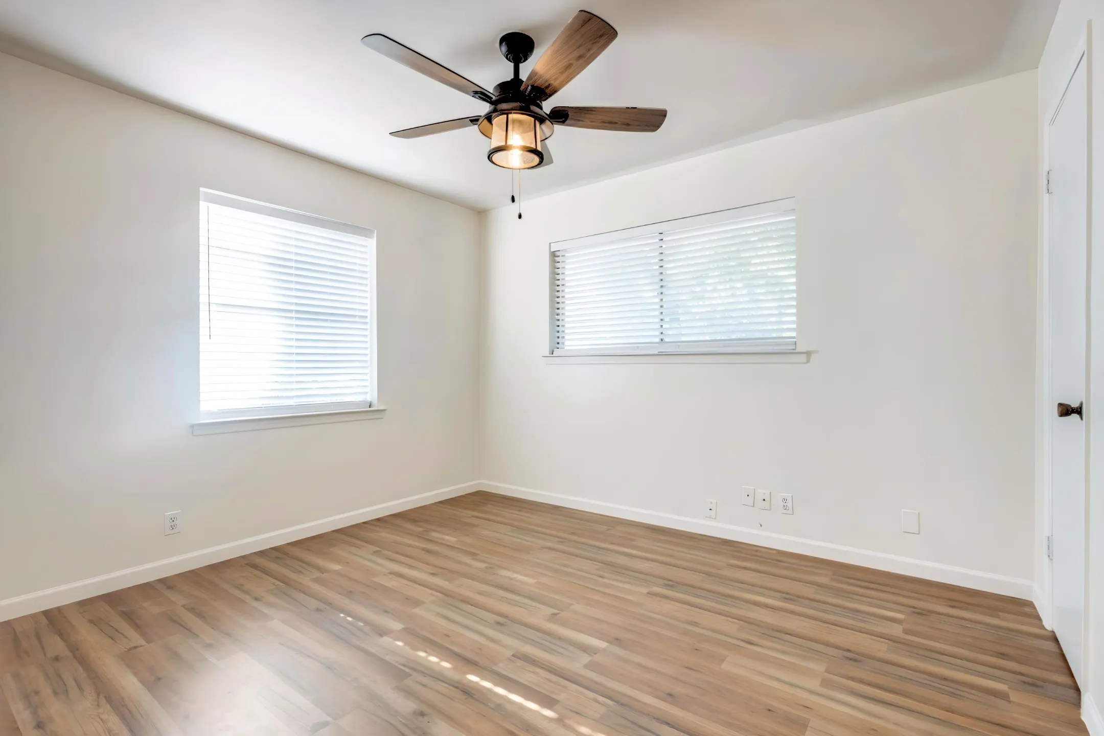 Duplex For Rent in Grayson County , 524 N Woods Drive, Sherman, Texas 75092, 3 Bedroom, 2 Bathroom, Garage spaces, 1,212 Sqft, built in 1965, mls#21406940, Real Estate Agent in Sherman, Homes For Rent in Grayson county, Homes For Rent in Sherman, Realtor in Sherman Texas, Real Estate Brokerage Independent Realty Texas, Luminita Cordes Realtor
