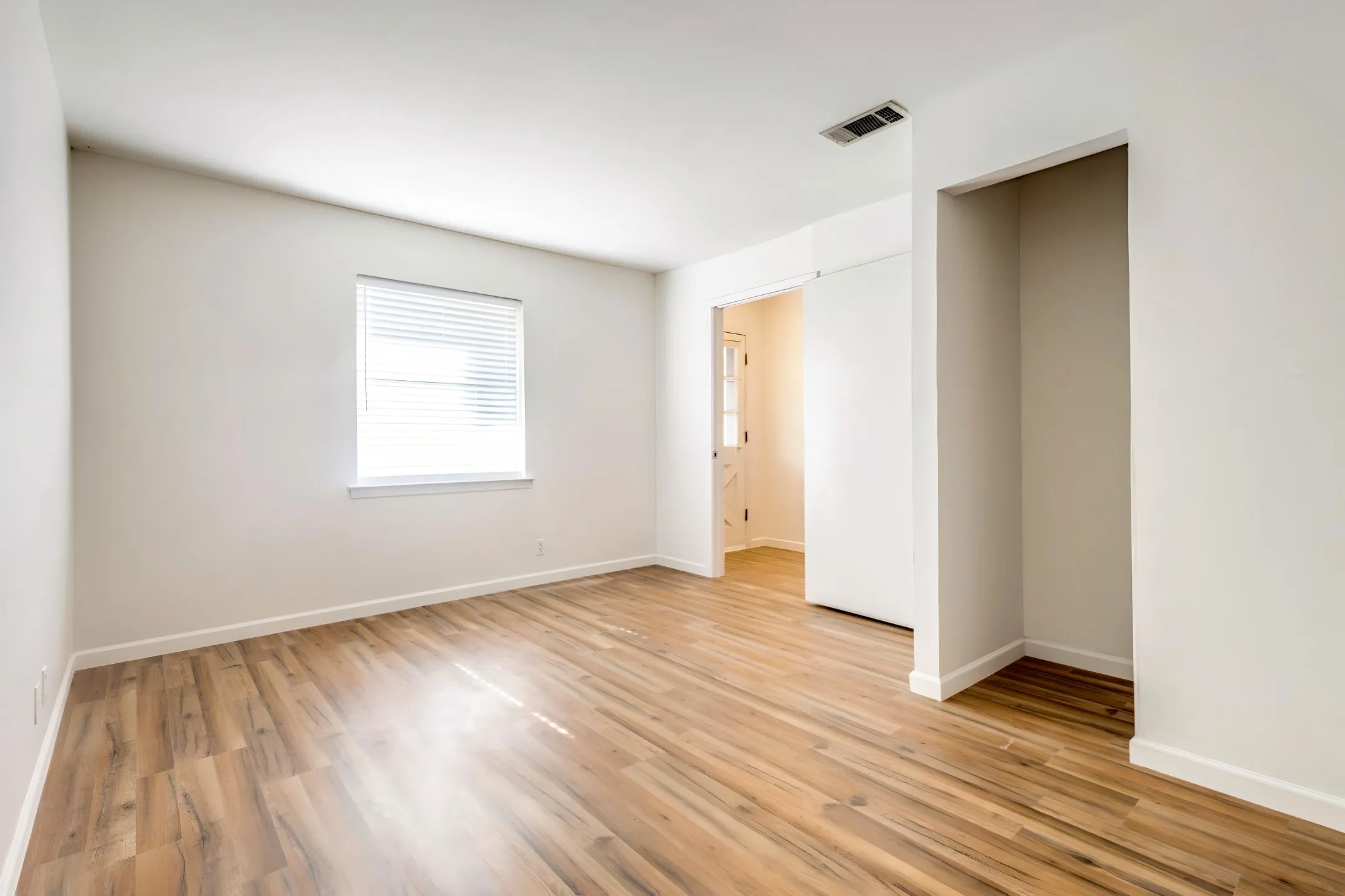 Duplex For Rent in Grayson County , 524 N Woods Drive, Sherman, Texas 75092, 3 Bedroom, 2 Bathroom, Garage spaces, 1,212 Sqft, built in 1965, mls#21406940, Real Estate Agent in Sherman, Homes For Rent in Grayson county, Homes For Rent in Sherman, Realtor in Sherman Texas, Real Estate Brokerage Independent Realty Texas, Luminita Cordes Realtor