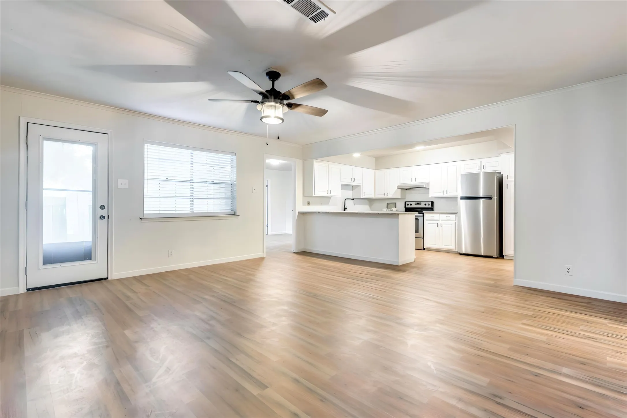 Duplex For Rent in Grayson County , 524 N Woods Drive, Sherman, Texas 75092, 3 Bedroom, 2 Bathroom, Garage spaces, 1,212 Sqft, built in 1965, mls#21406940, Real Estate Agent in Sherman, Homes For Rent in Grayson county, Homes For Rent in Sherman, Realtor in Sherman Texas, Real Estate Brokerage Independent Realty Texas, Luminita Cordes Realtor