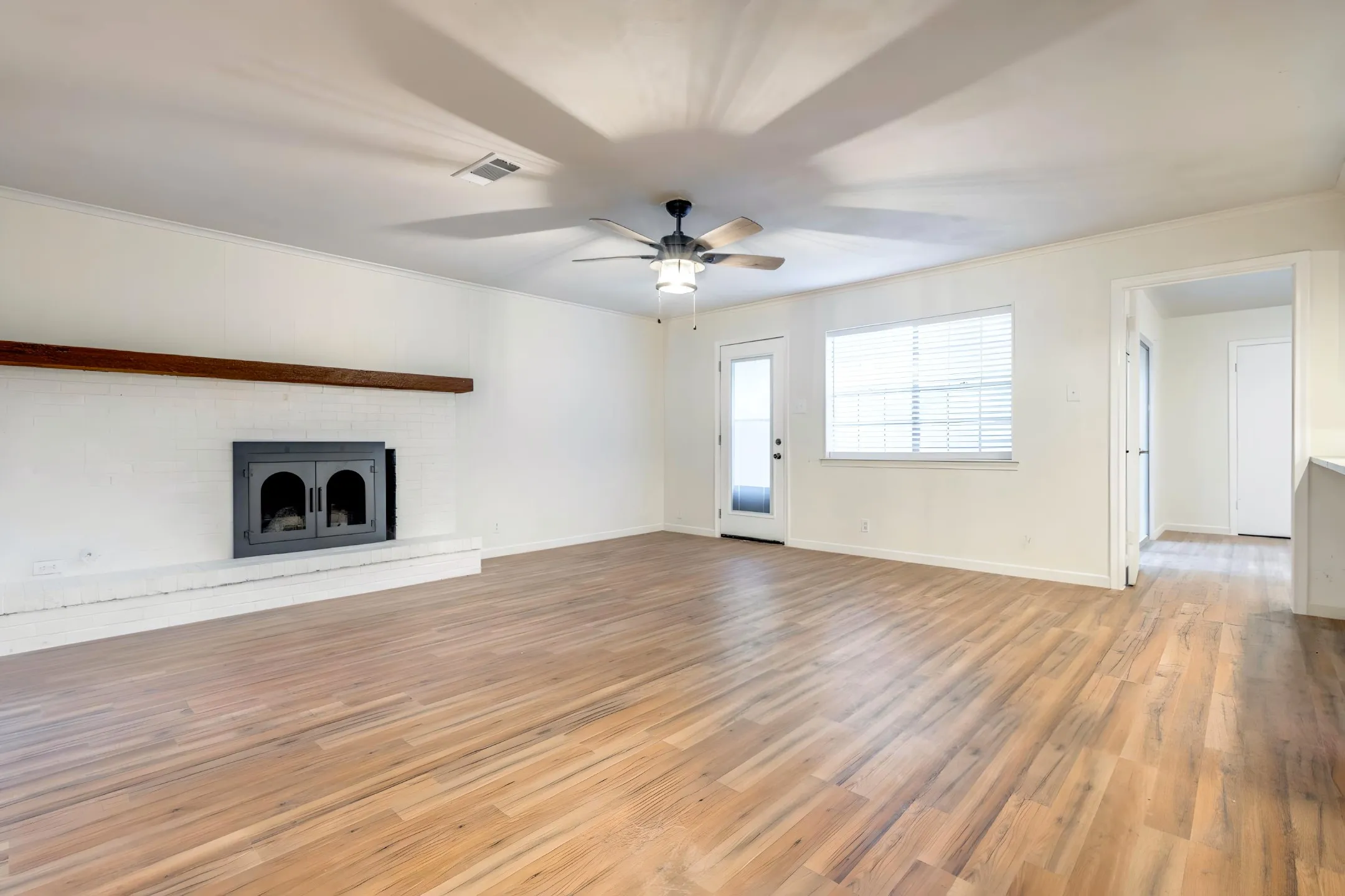 Duplex For Rent in Grayson County , 524 N Woods Drive, Sherman, Texas 75092, 3 Bedroom, 2 Bathroom, Garage spaces, 1,212 Sqft, built in 1965, mls#21406940, Real Estate Agent in Sherman, Homes For Rent in Grayson county, Homes For Rent in Sherman, Realtor in Sherman Texas, Real Estate Brokerage Independent Realty Texas, Luminita Cordes Realtor