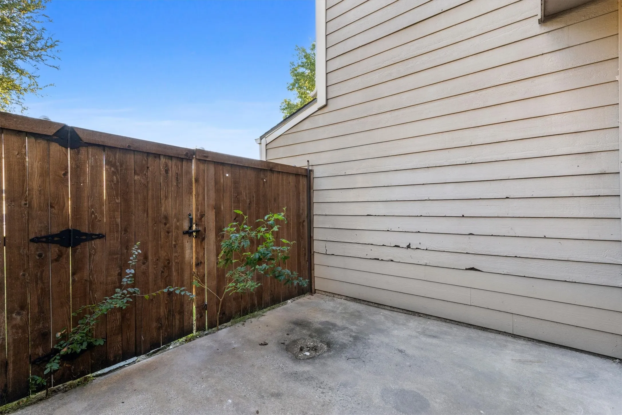 Condominium For Sale in Collin County , 3801 14th Street 1403, Plano, Texas 75074, 2 Bedroom, 2 Bathroom, Garage spaces, 975 Sqft, built in 1985, mls#21404710, Real Estate Agent in Plano, Homes For Sale in Collin county, Homes For Sale in Plano, Realtor in Plano Texas, Real Estate Brokerage Independent Realty Texas, Luminita Cordes Realtor
