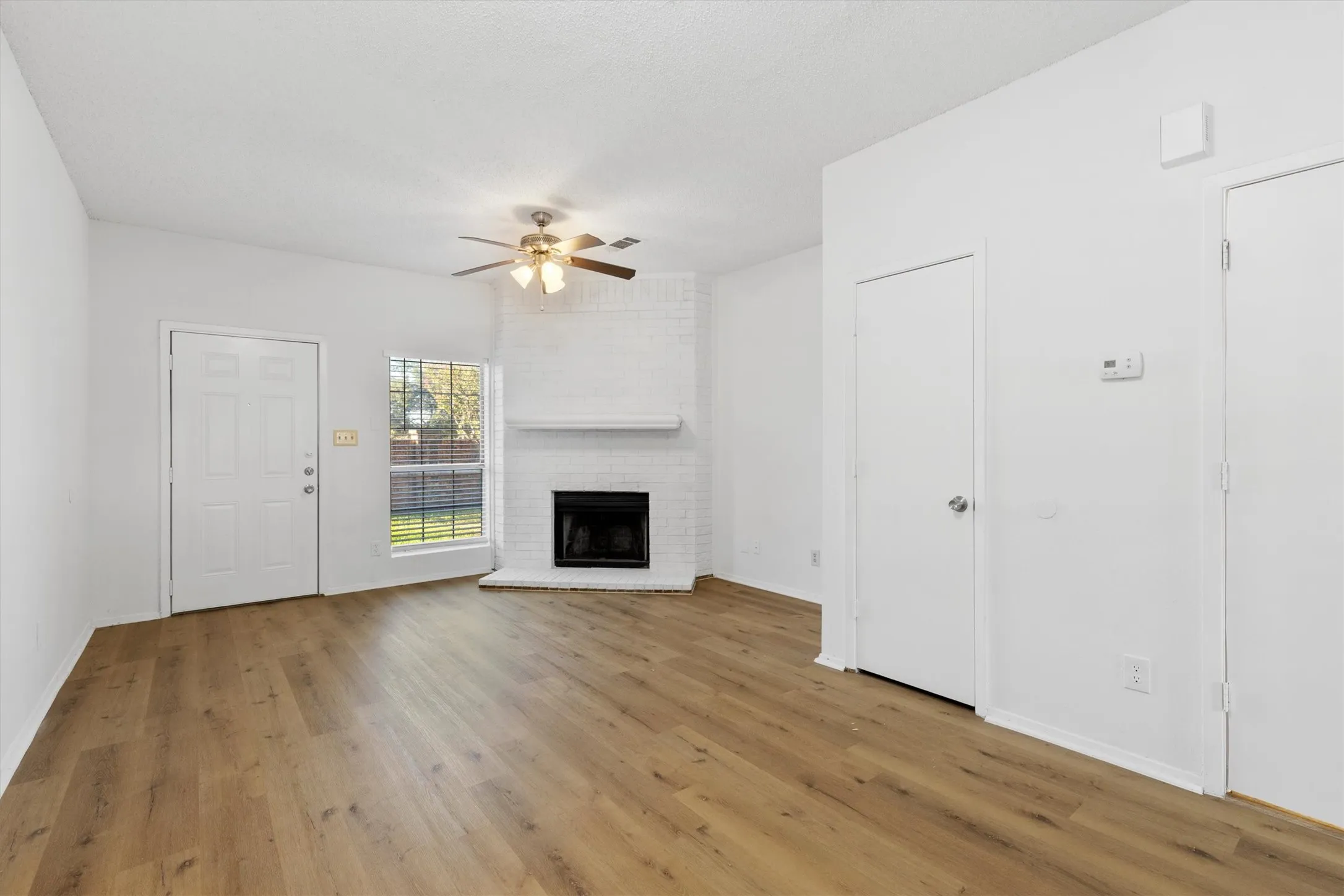 Condominium For Sale in Collin County , 3801 14th Street 1403, Plano, Texas 75074, 2 Bedroom, 2 Bathroom, Garage spaces, 975 Sqft, built in 1985, mls#21404710, Real Estate Agent in Plano, Homes For Sale in Collin county, Homes For Sale in Plano, Realtor in Plano Texas, Real Estate Brokerage Independent Realty Texas, Luminita Cordes Realtor