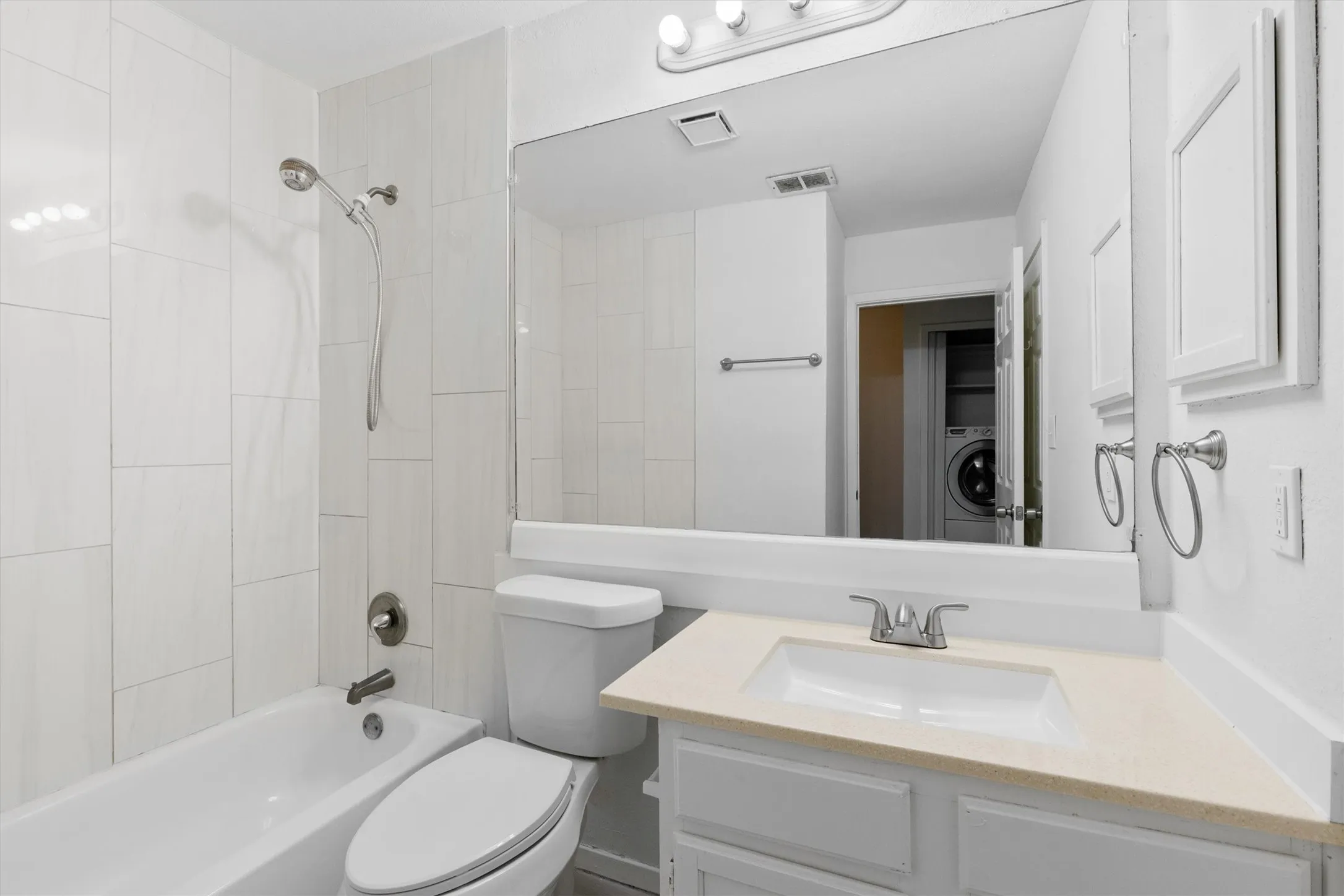 Condominium For Sale in Collin County , 3801 14th Street 1403, Plano, Texas 75074, 2 Bedroom, 2 Bathroom, Garage spaces, 975 Sqft, built in 1985, mls#21404710, Real Estate Agent in Plano, Homes For Sale in Collin county, Homes For Sale in Plano, Realtor in Plano Texas, Real Estate Brokerage Independent Realty Texas, Luminita Cordes Realtor