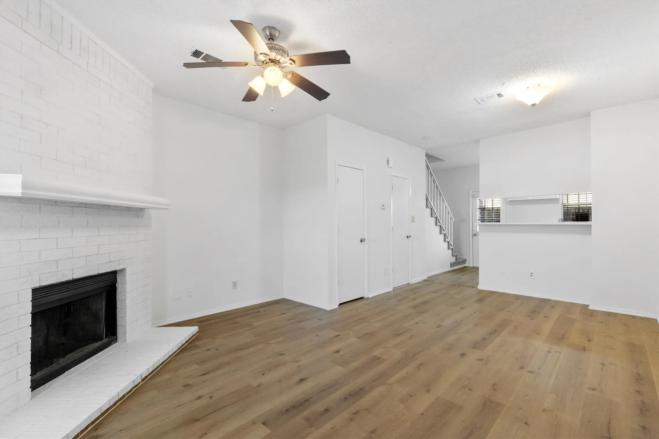 Condominium For Sale in Collin County , 3801 14th Street 1403, Plano, Texas 75074, 2 Bedroom, 2 Bathroom, Garage spaces, 975 Sqft, built in 1985, mls#21404710, Real Estate Agent in Plano, Homes For Sale in Collin county, Homes For Sale in Plano, Realtor in Plano Texas, Real Estate Brokerage Independent Realty Texas, Luminita Cordes Realtor