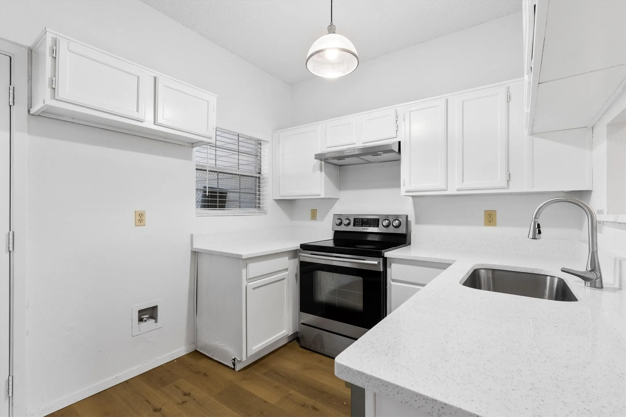 Condominium For Sale in Collin County , 3801 14th Street 1403, Plano, Texas 75074, 2 Bedroom, 2 Bathroom, Garage spaces, 975 Sqft, built in 1985, mls#21404710, Real Estate Agent in Plano, Homes For Sale in Collin county, Homes For Sale in Plano, Realtor in Plano Texas, Real Estate Brokerage Independent Realty Texas, Luminita Cordes Realtor