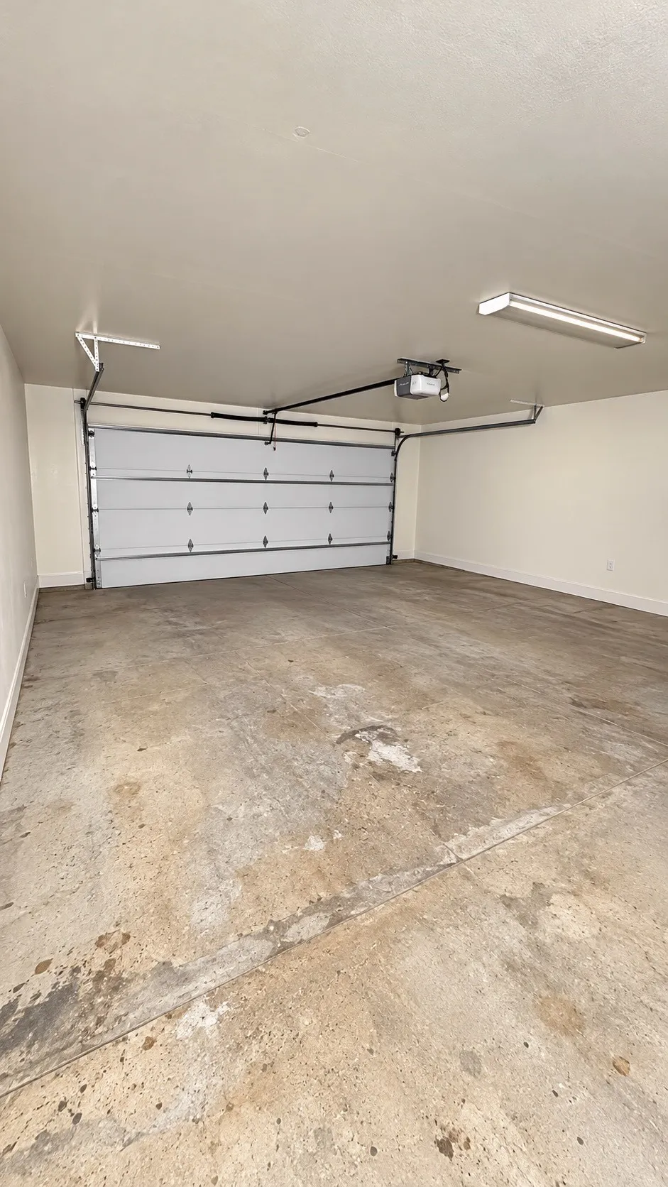 Single Family Residence For Rent in Taylor County , 3738 Bettes Lane, Abilene, Texas 79606, 3 Bedroom, 2 Bathroom, 2 Garage spaces, 1,756 Sqft, built in 2015, mls#21406942, Real Estate Agent in Abilene, Homes For Rent in Taylor county, Homes For Rent in Abilene, Realtor in Abilene Texas, Real Estate Brokerage Independent Realty Texas, Luminita Cordes Realtor