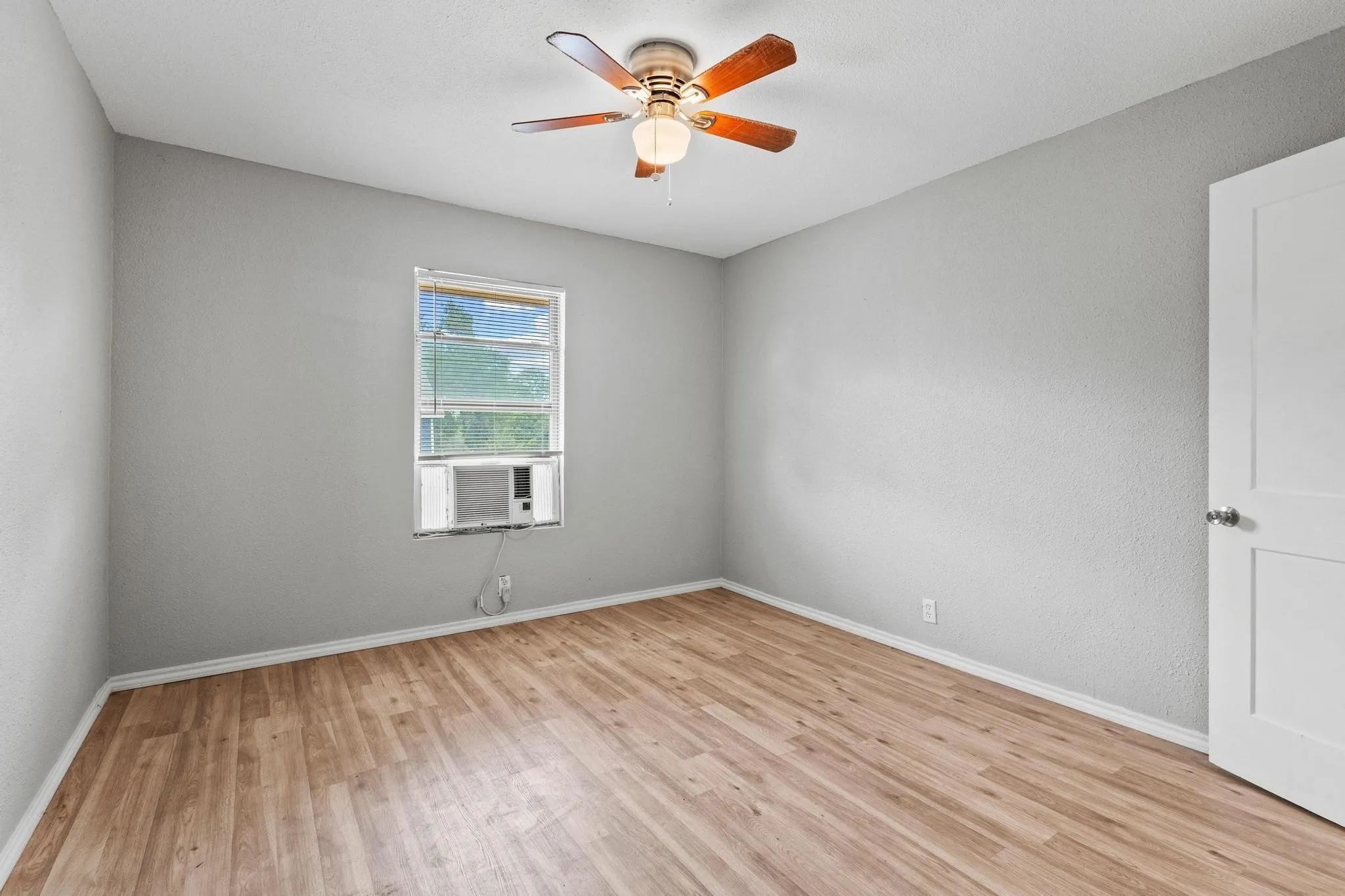 Duplex For Sale in Grayson County , 701 W Hull Street, Denison, Texas 75020, 4 Bedroom, 2 Bathroom, Garage spaces, 0 Sqft, built in 1956, mls#21406475, Real Estate Agent in Denison, Homes For Sale in Grayson county, Homes For Sale in Denison, Realtor in Denison Texas, Real Estate Brokerage Independent Realty Texas, Luminita Cordes Realtor