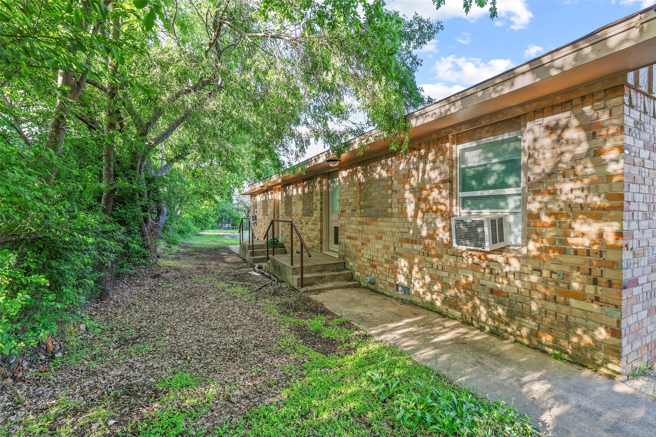 Duplex For Sale in Grayson County , 701 W Hull Street, Denison, Texas 75020, 4 Bedroom, 2 Bathroom, Garage spaces, 0 Sqft, built in 1956, mls#21406475, Real Estate Agent in Denison, Homes For Sale in Grayson county, Homes For Sale in Denison, Realtor in Denison Texas, Real Estate Brokerage Independent Realty Texas, Luminita Cordes Realtor