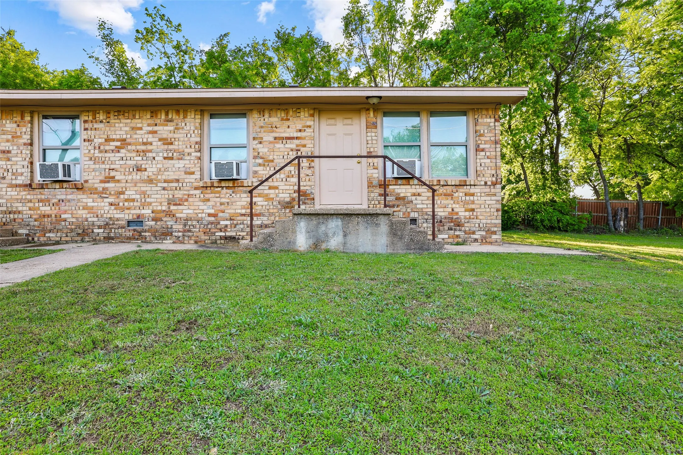 Duplex For Sale in Grayson County , 701 W Hull Street, Denison, Texas 75020, 4 Bedroom, 2 Bathroom, Garage spaces, 0 Sqft, built in 1956, mls#21406475, Real Estate Agent in Denison, Homes For Sale in Grayson county, Homes For Sale in Denison, Realtor in Denison Texas, Real Estate Brokerage Independent Realty Texas, Luminita Cordes Realtor
