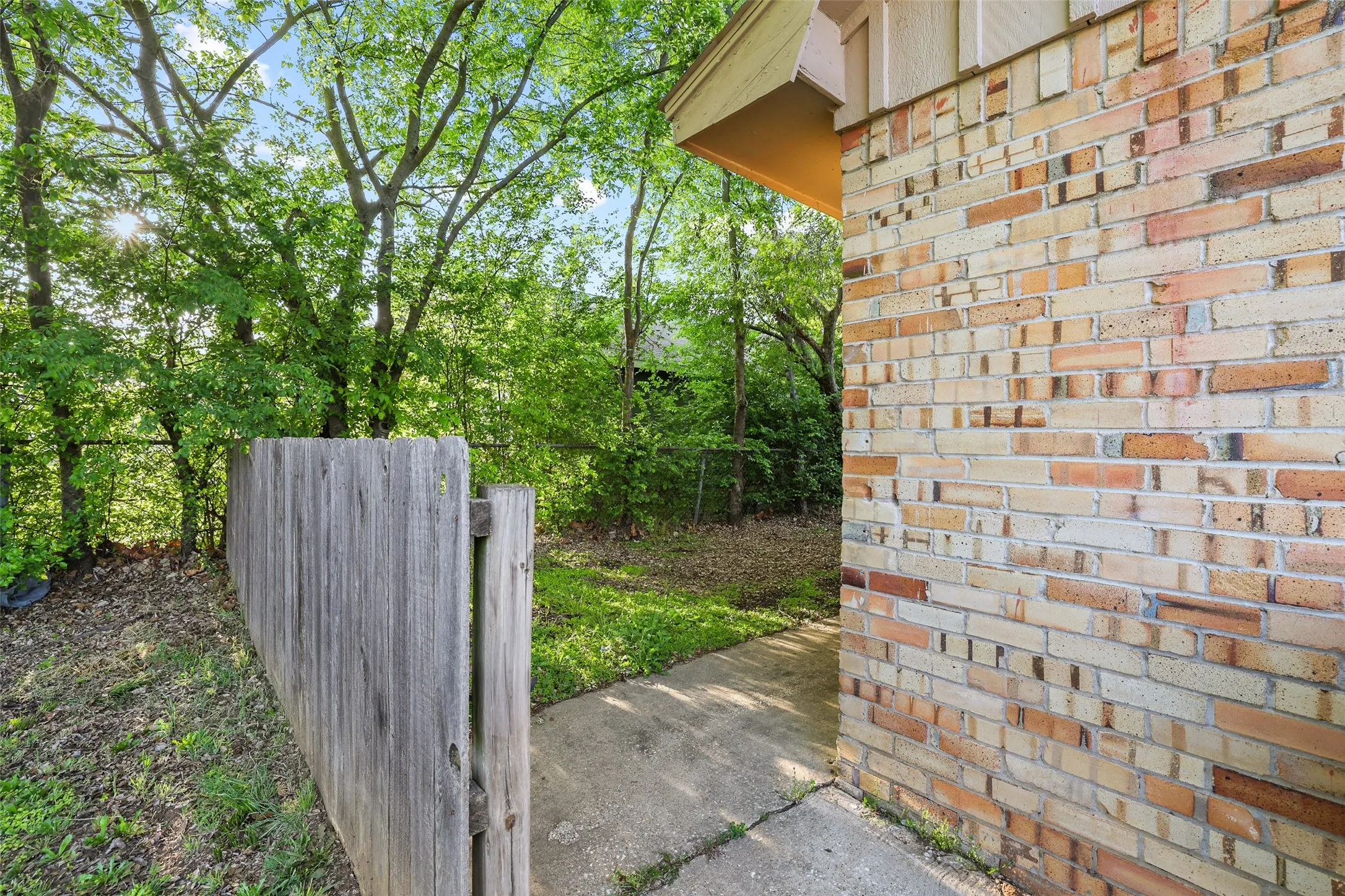 Duplex For Sale in Grayson County , 701 W Hull Street, Denison, Texas 75020, 4 Bedroom, 2 Bathroom, Garage spaces, 0 Sqft, built in 1956, mls#21406475, Real Estate Agent in Denison, Homes For Sale in Grayson county, Homes For Sale in Denison, Realtor in Denison Texas, Real Estate Brokerage Independent Realty Texas, Luminita Cordes Realtor