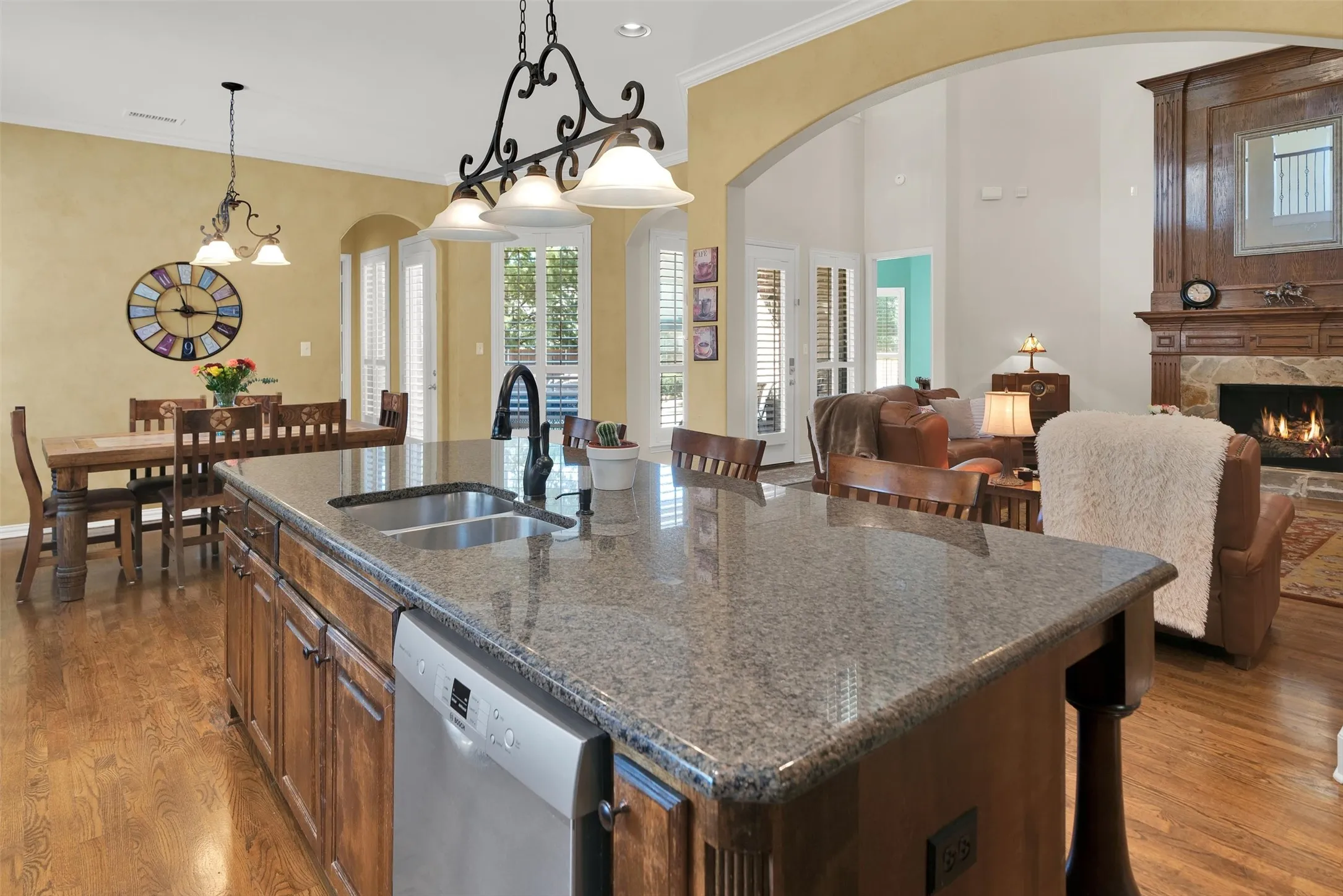 Single Family Residence For Sale in Collin County , 519 Pheasant Run Drive, Murphy, Texas 75094, 5 Bedroom, 4 Bathroom, 3 Garage spaces, 4,811 Sqft, built in 2007, mls#21406710, Real Estate Agent in Murphy, Homes For Sale in Collin county, Homes For Sale in Murphy, Realtor in Murphy Texas, Real Estate Brokerage Independent Realty Texas, Luminita Cordes Realtor
