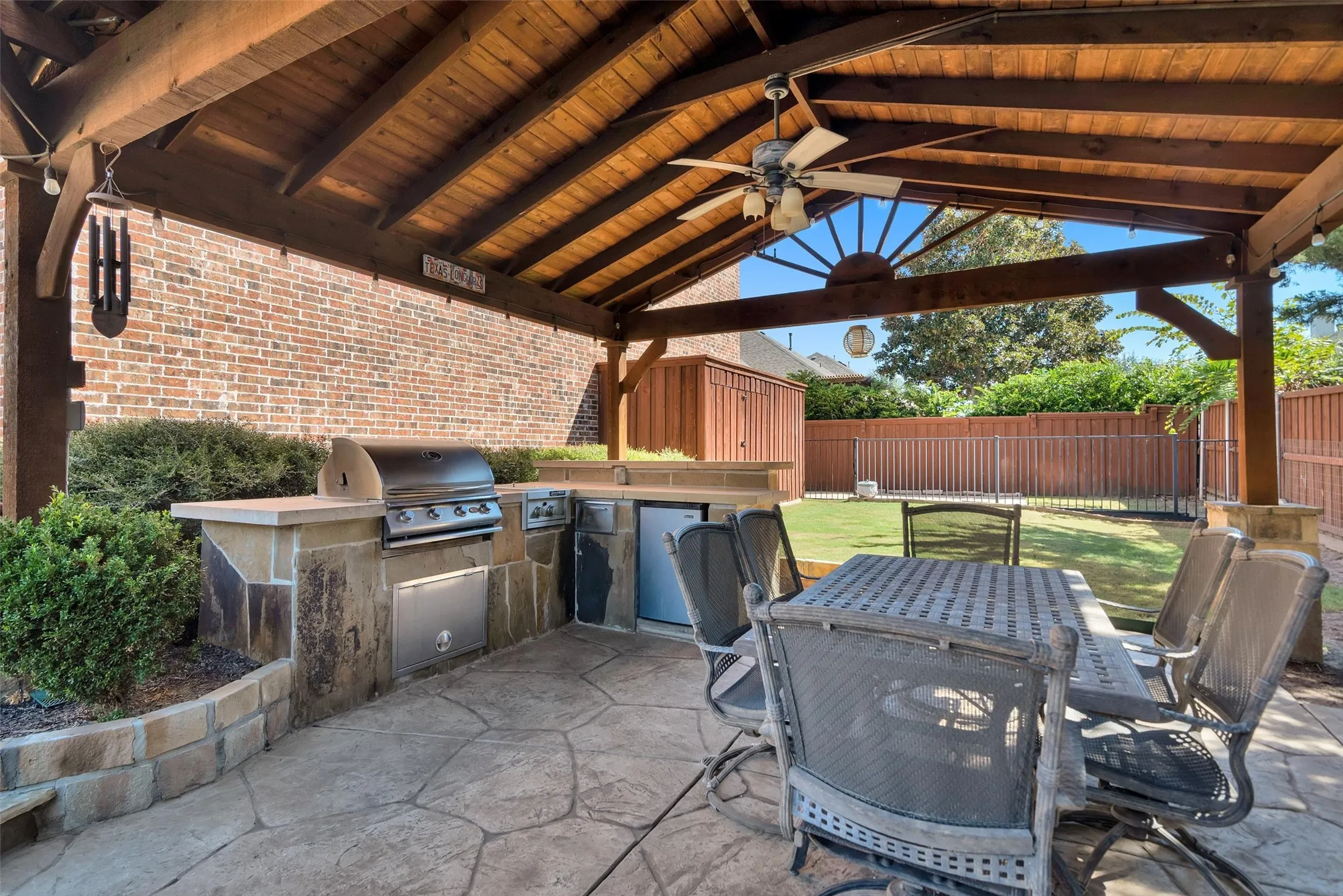 Single Family Residence For Sale in Collin County , 519 Pheasant Run Drive, Murphy, Texas 75094, 5 Bedroom, 4 Bathroom, 3 Garage spaces, 4,811 Sqft, built in 2007, mls#21406710, Real Estate Agent in Murphy, Homes For Sale in Collin county, Homes For Sale in Murphy, Realtor in Murphy Texas, Real Estate Brokerage Independent Realty Texas, Luminita Cordes Realtor