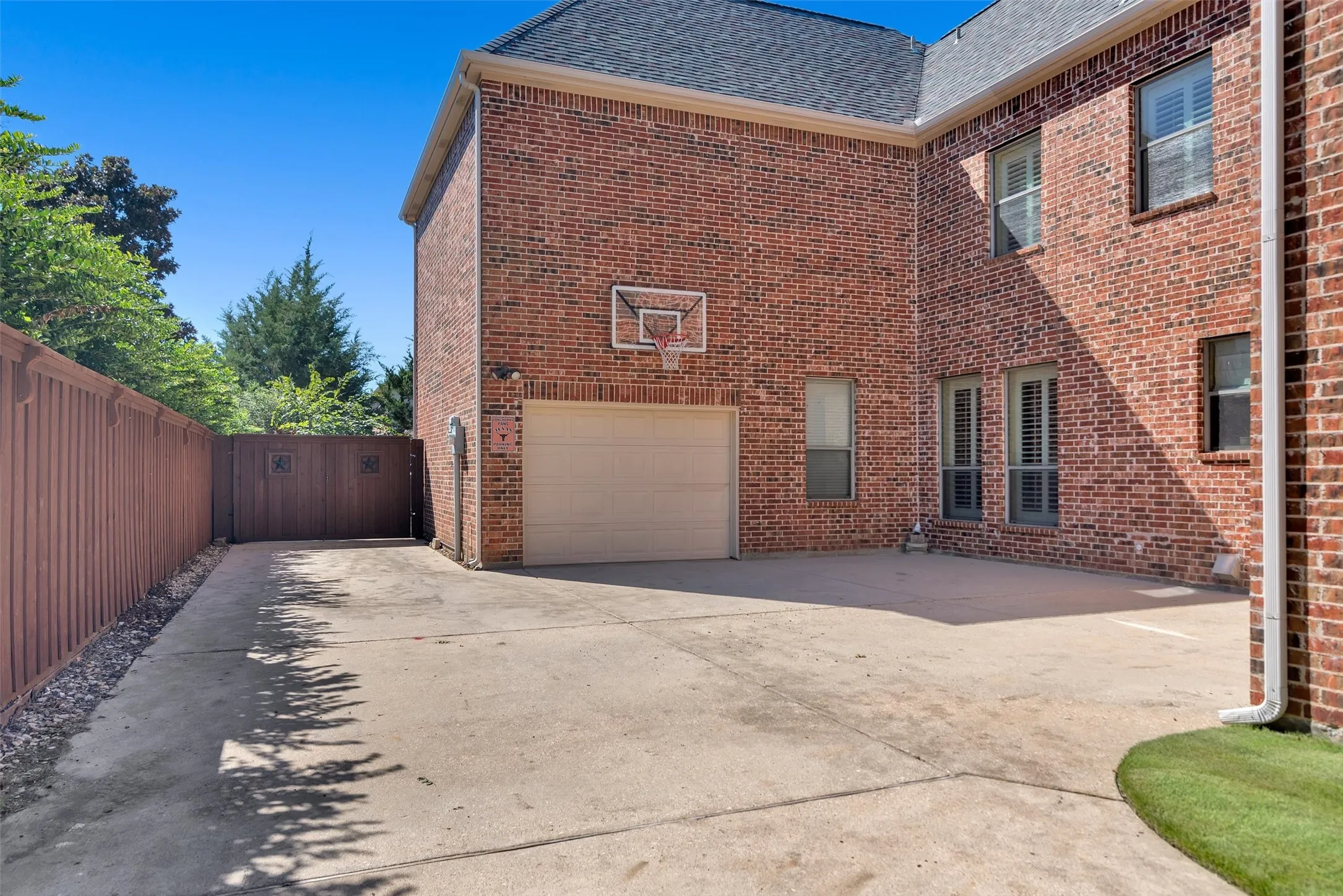 Single Family Residence For Sale in Collin County , 519 Pheasant Run Drive, Murphy, Texas 75094, 5 Bedroom, 4 Bathroom, 3 Garage spaces, 4,811 Sqft, built in 2007, mls#21406710, Real Estate Agent in Murphy, Homes For Sale in Collin county, Homes For Sale in Murphy, Realtor in Murphy Texas, Real Estate Brokerage Independent Realty Texas, Luminita Cordes Realtor