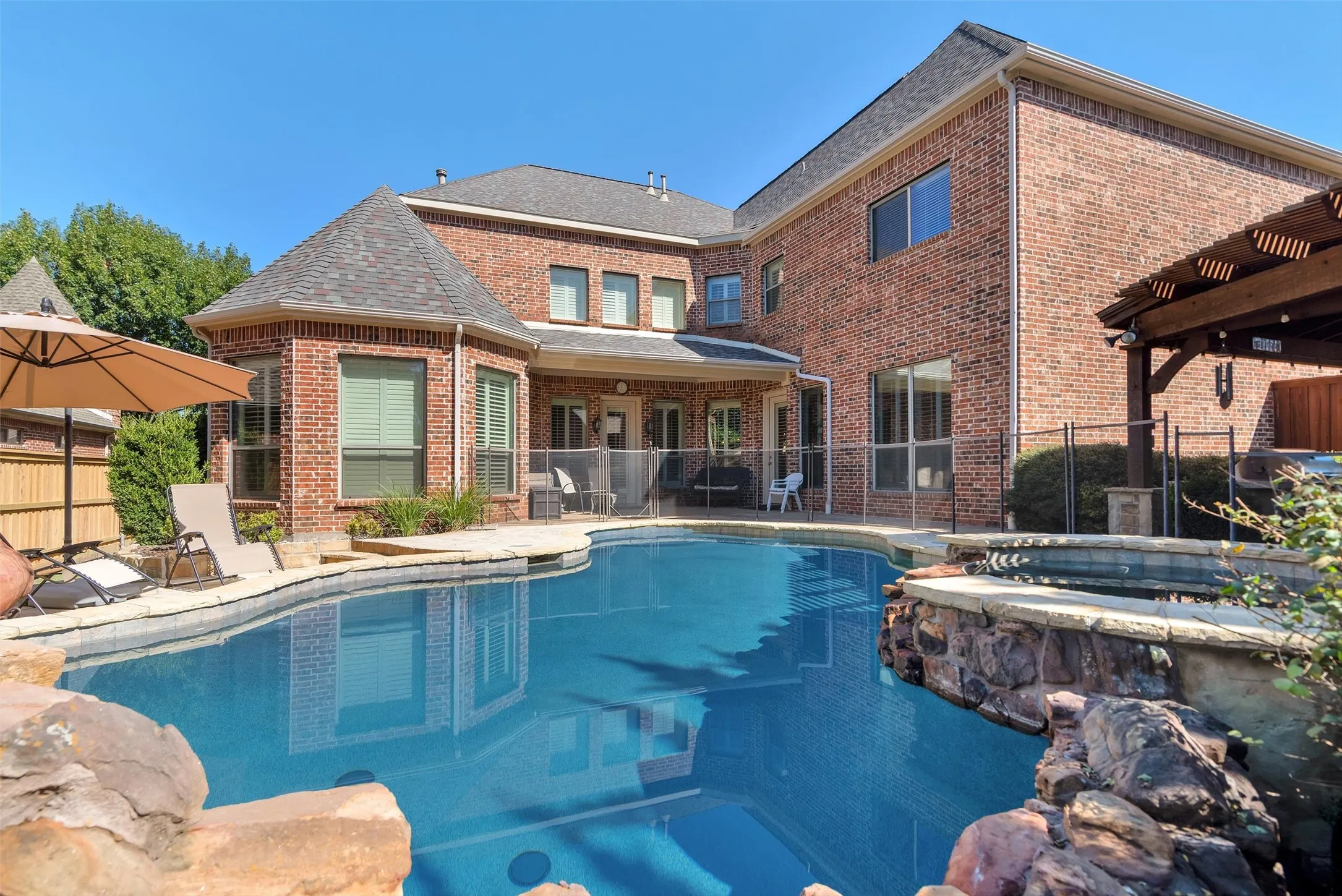 Single Family Residence For Sale in Collin County , 519 Pheasant Run Drive, Murphy, Texas 75094, 5 Bedroom, 4 Bathroom, 3 Garage spaces, 4,811 Sqft, built in 2007, mls#21406710, Real Estate Agent in Murphy, Homes For Sale in Collin county, Homes For Sale in Murphy, Realtor in Murphy Texas, Real Estate Brokerage Independent Realty Texas, Luminita Cordes Realtor